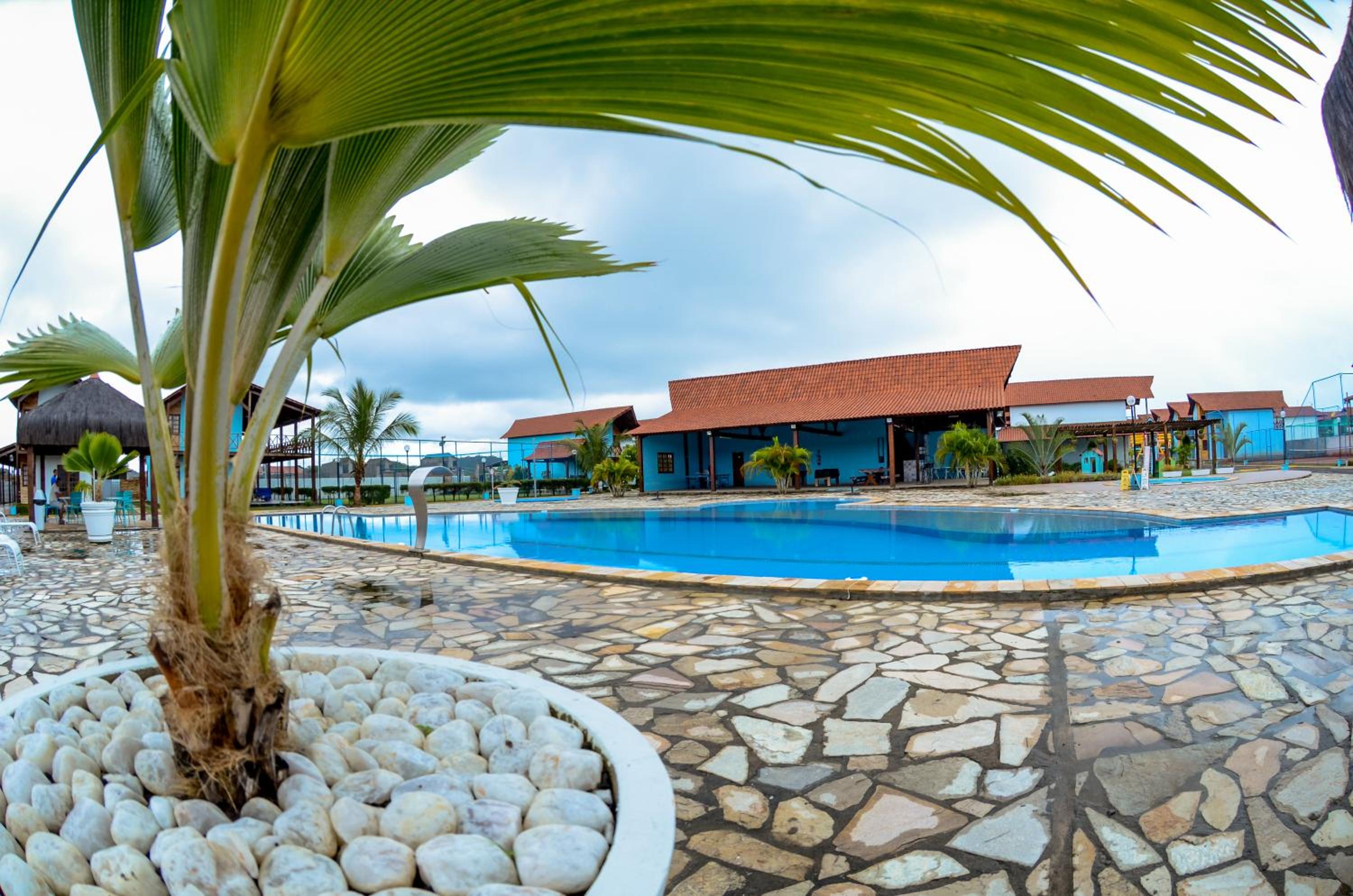 Linda casa com 5 quartos, a poucos metros da praia