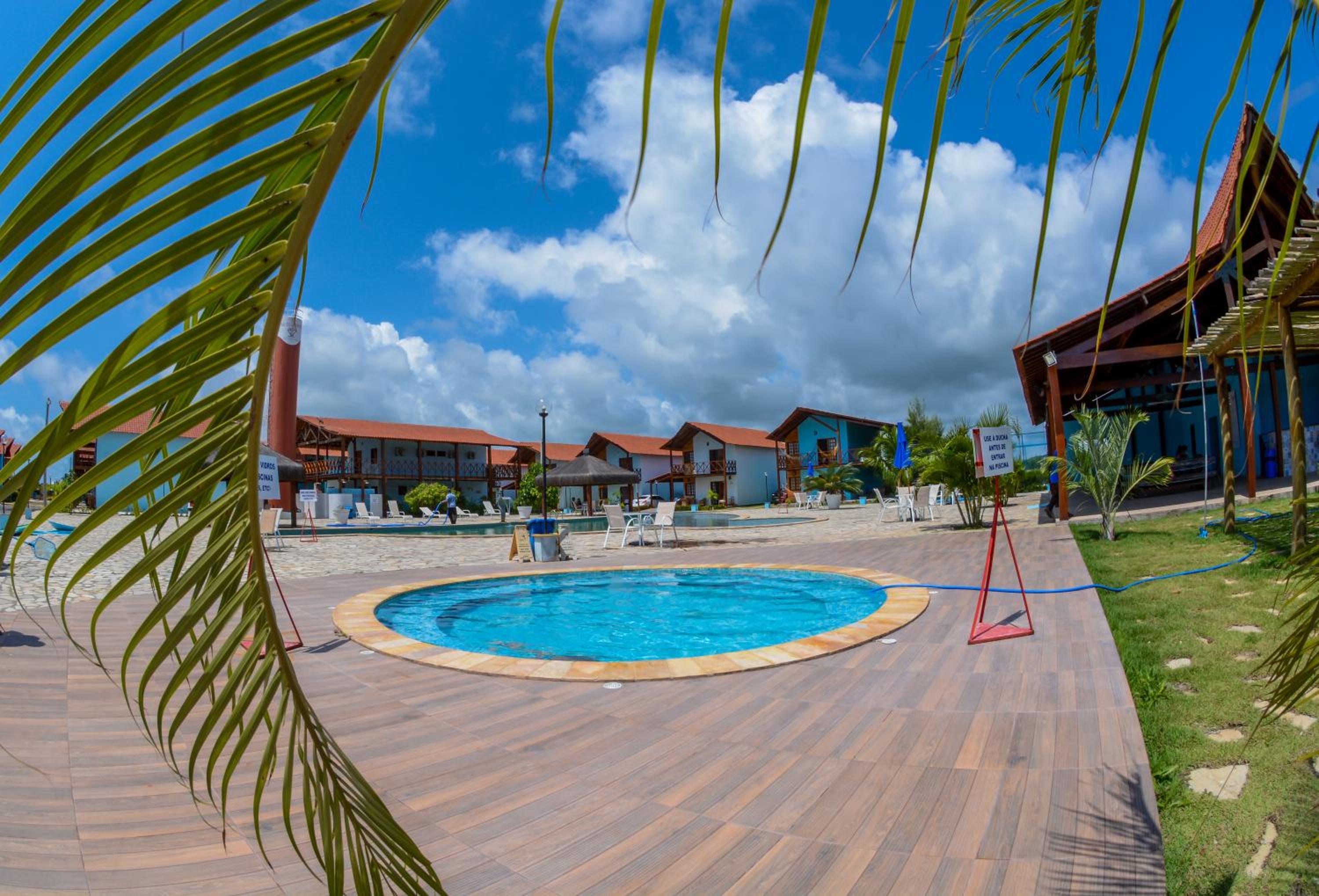 Linda casa com 5 quartos, a poucos metros da praia