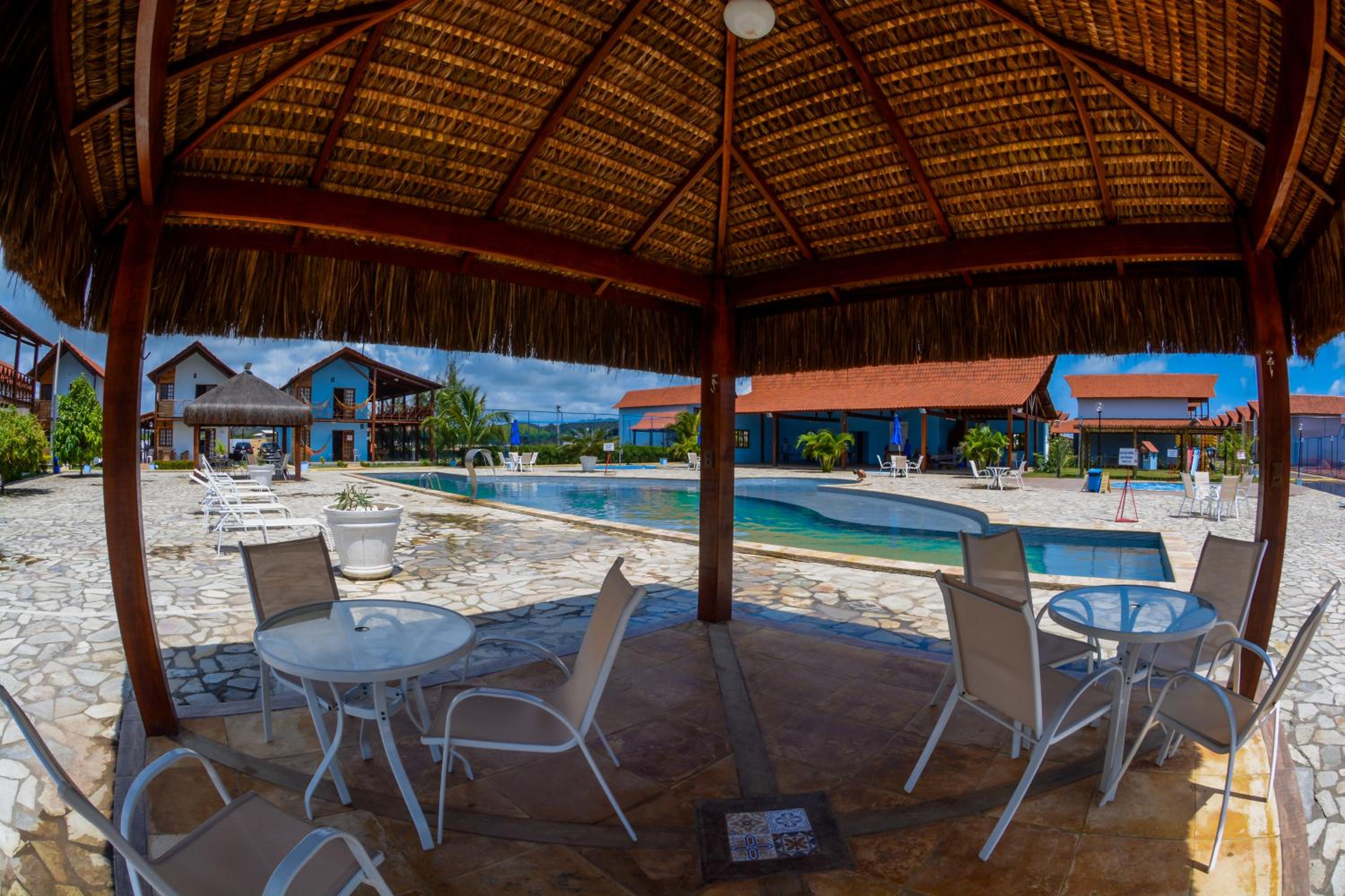 Linda casa com 5 quartos, a poucos metros da praia