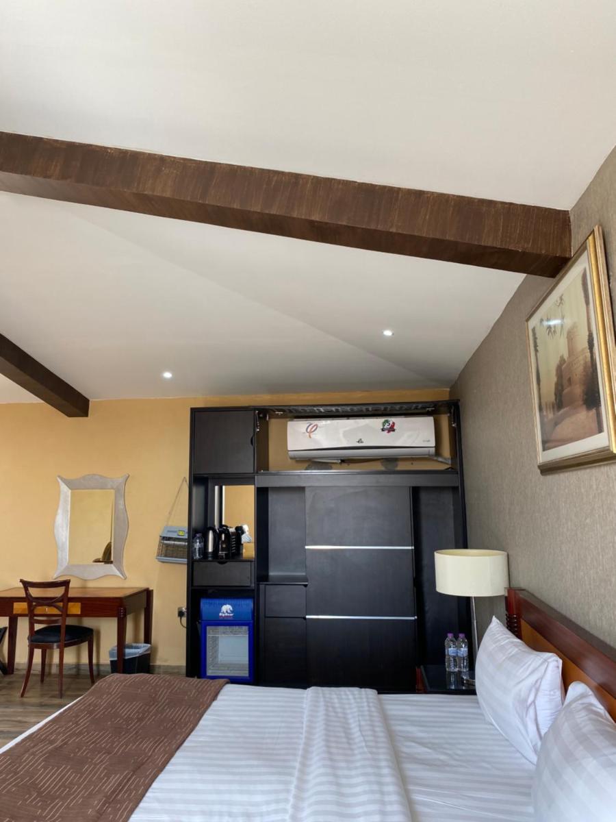 Desert Inn Resort and Camp