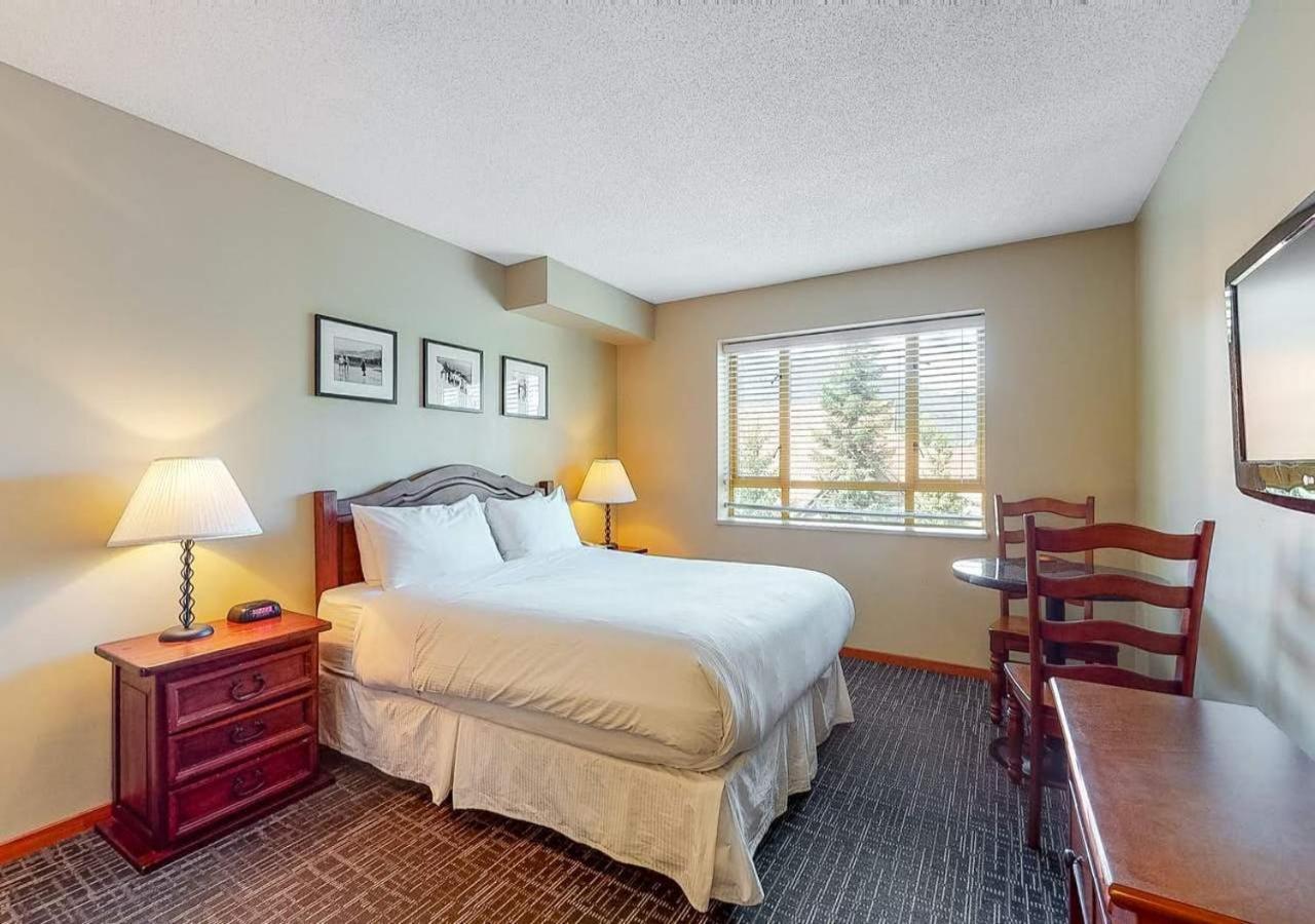 Whistler Cascade Lodge by TS