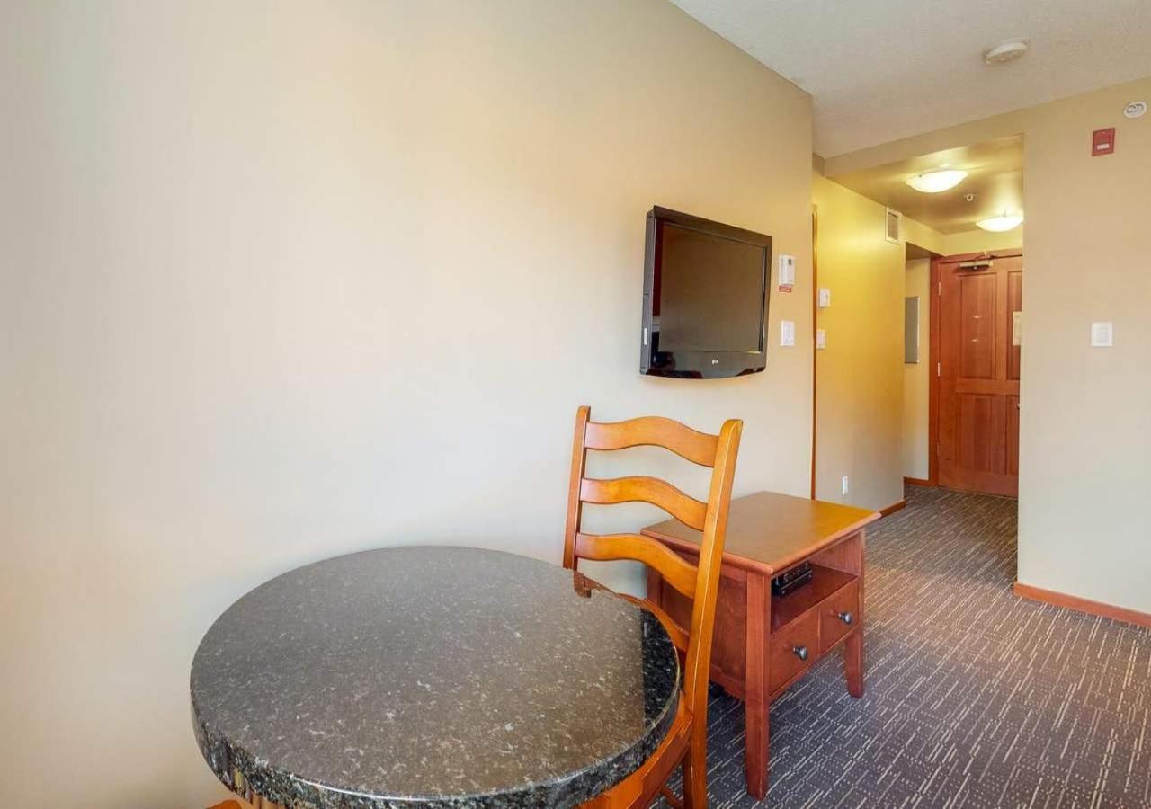 Whistler Cascade Lodge by TS