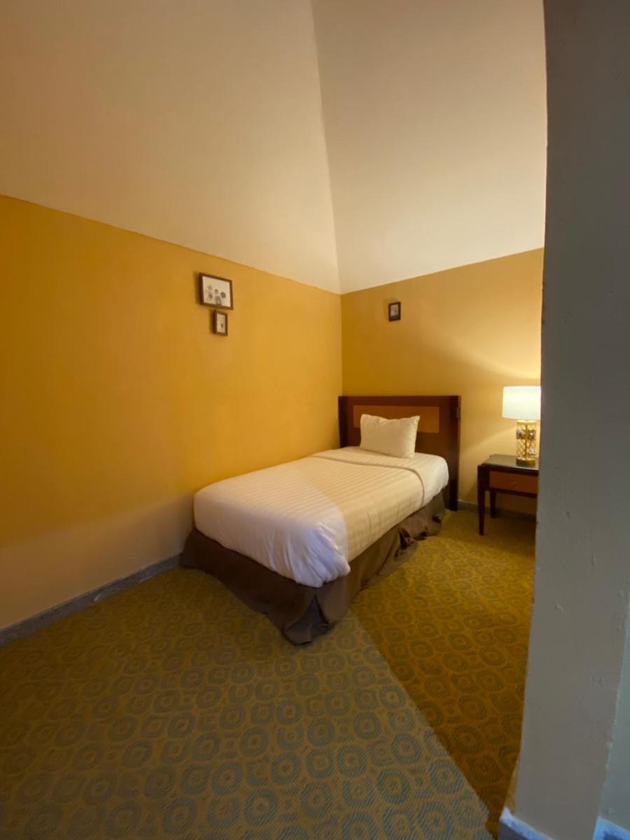 Desert Inn Resort and Camp