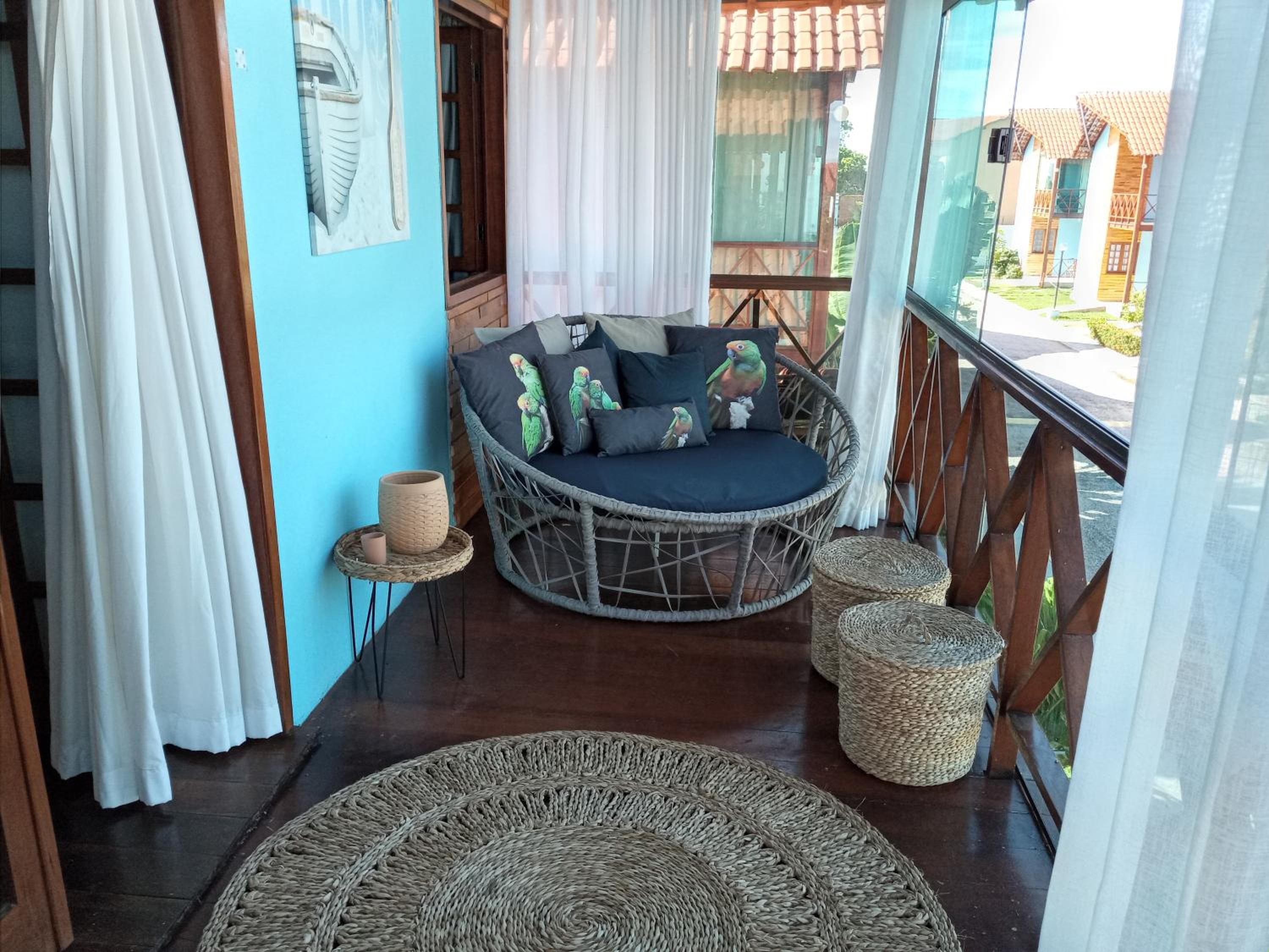 Linda casa com 5 quartos, a poucos metros da praia