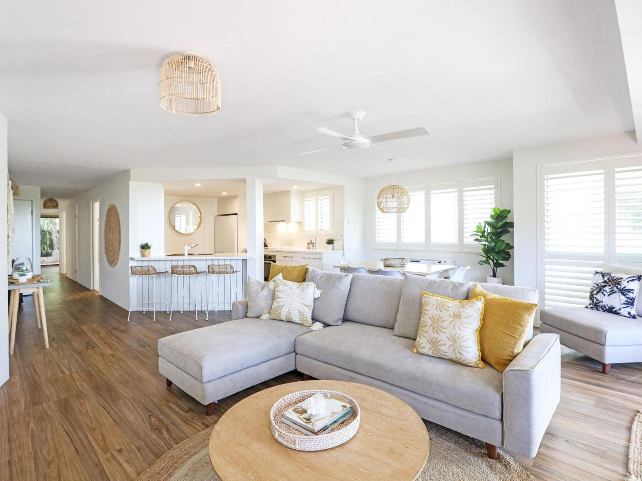 Karinya - 3 BR home steps from Clarkes Beach