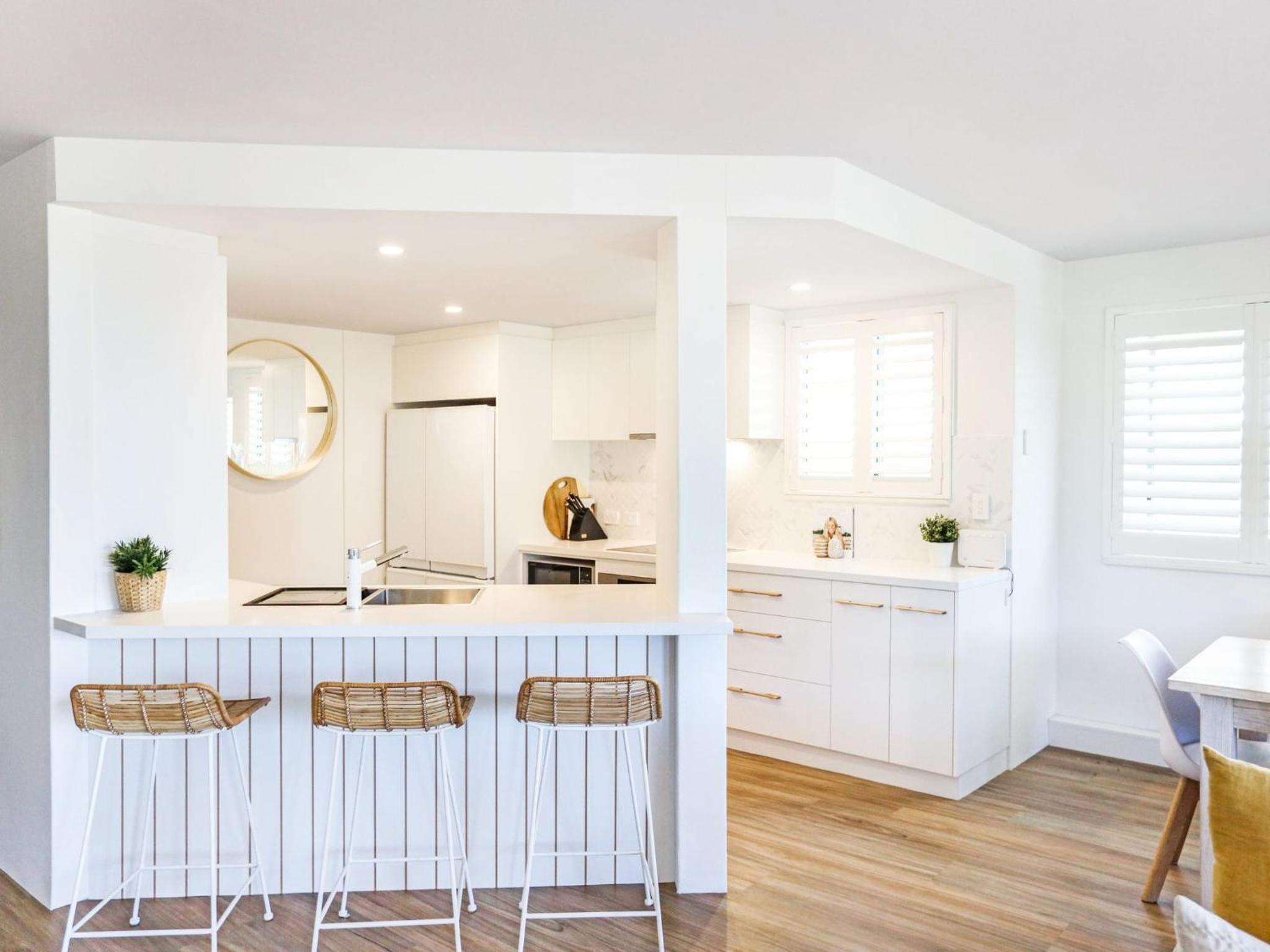 Karinya - 3 BR home steps from Clarkes Beach
