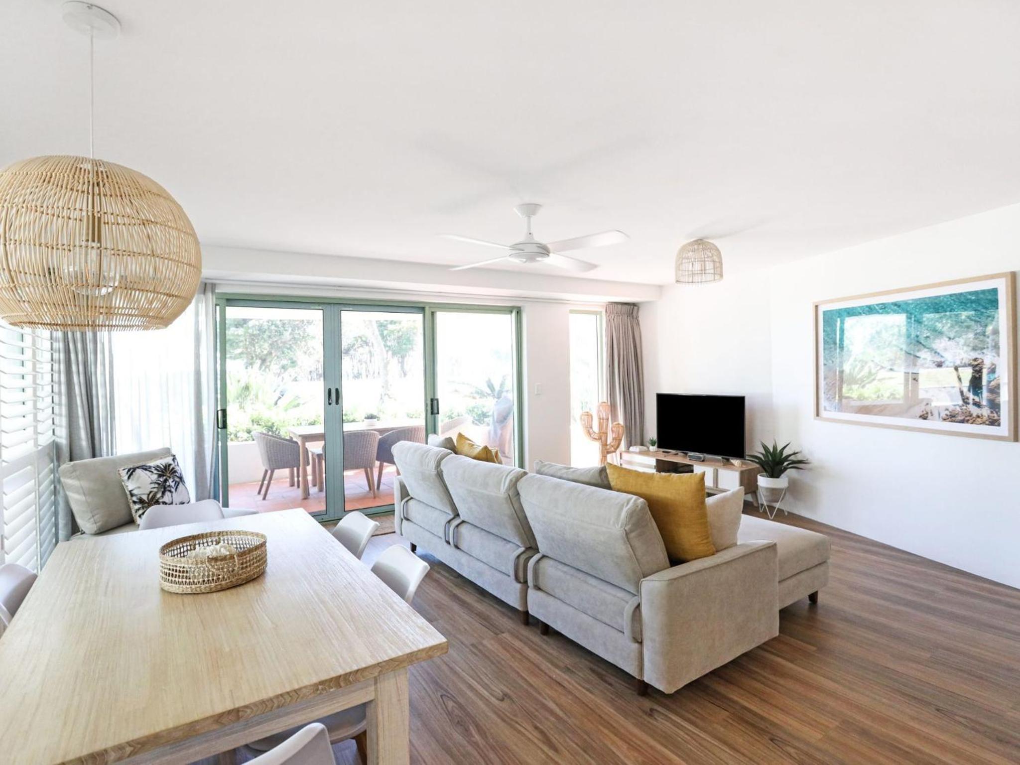 Karinya - 3 BR home steps from Clarkes Beach