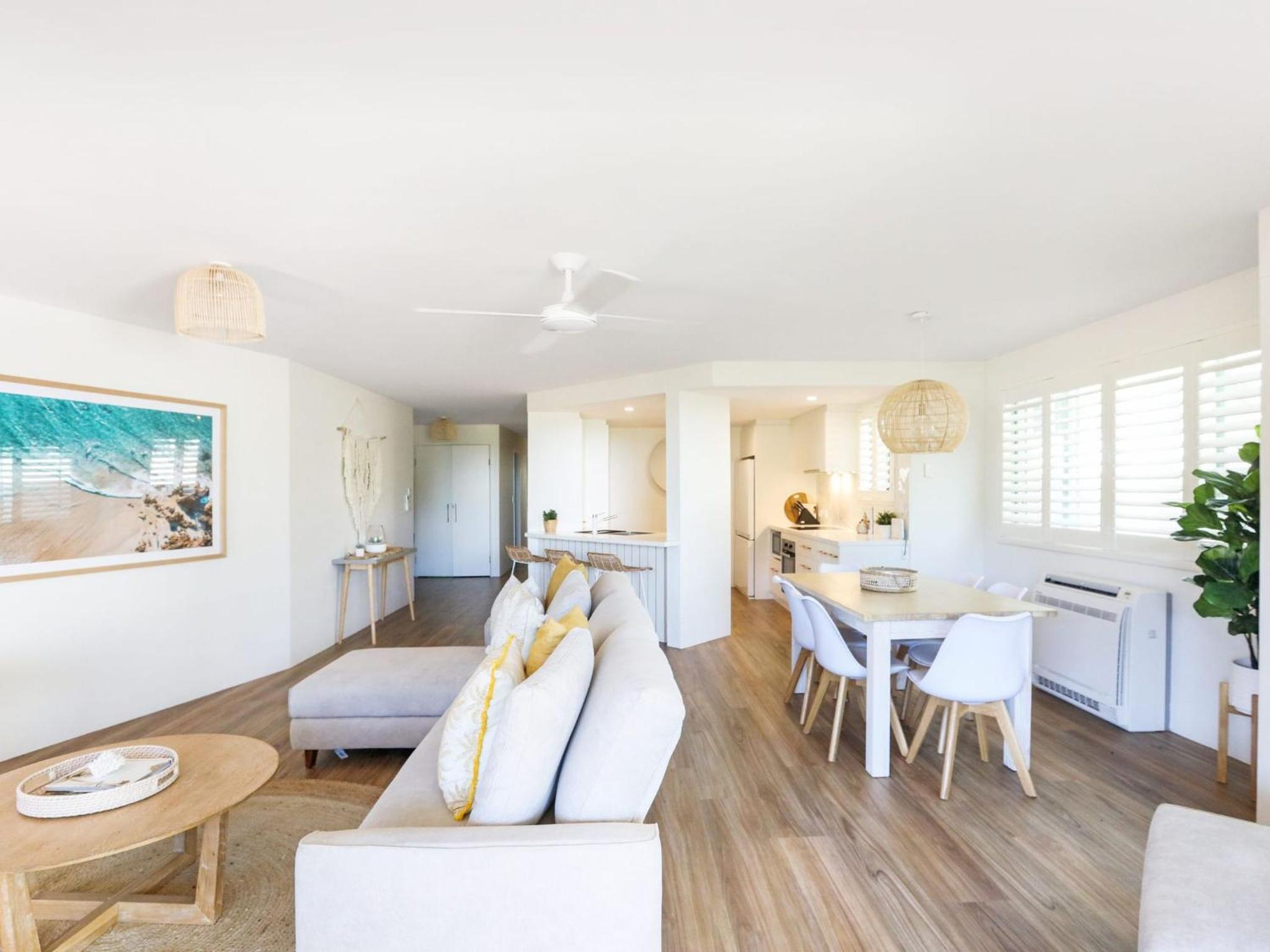 Karinya - 3 BR home steps from Clarkes Beach