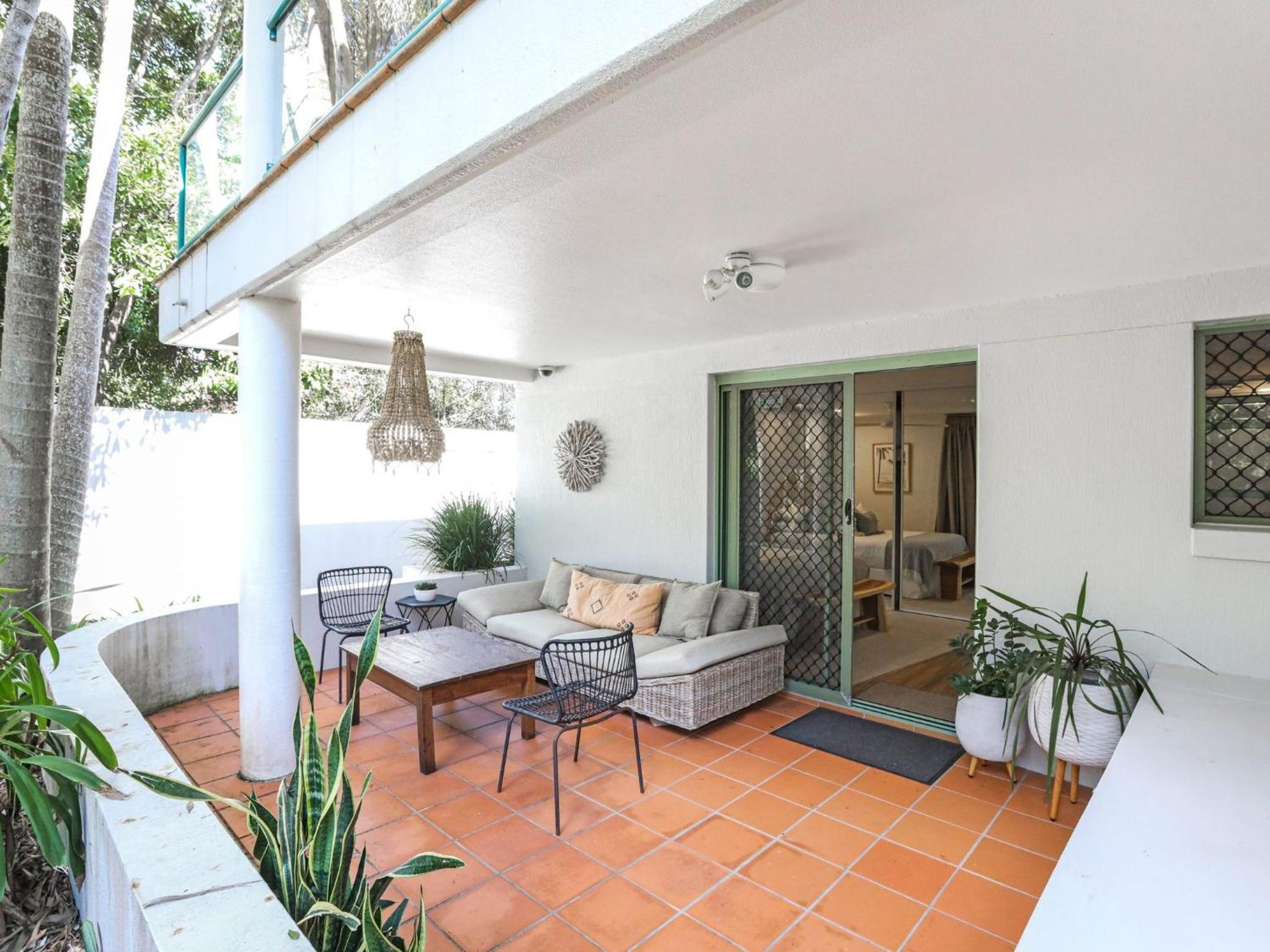 Karinya - 3 BR home steps from Clarkes Beach