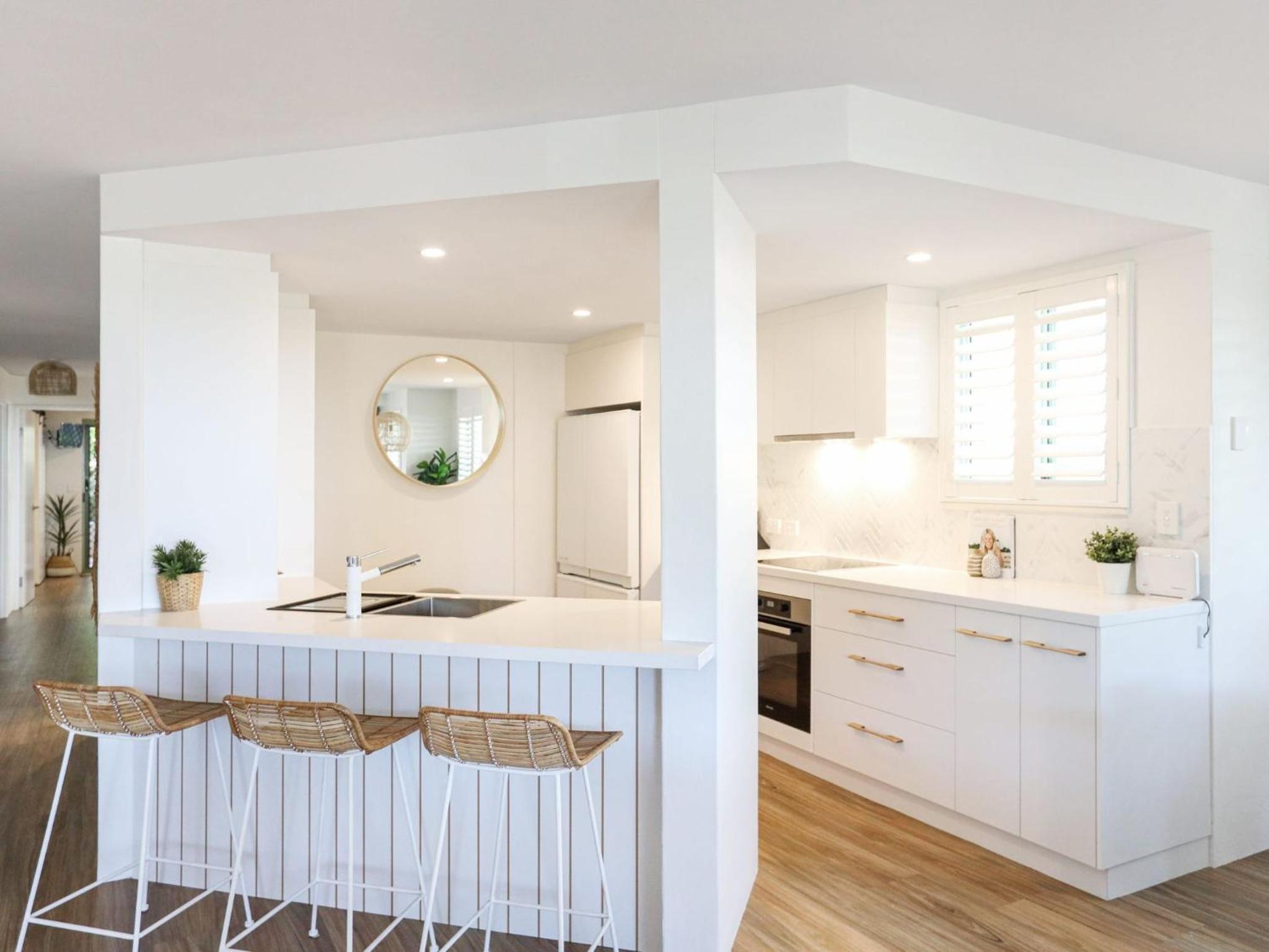 Karinya - 3 BR home steps from Clarkes Beach