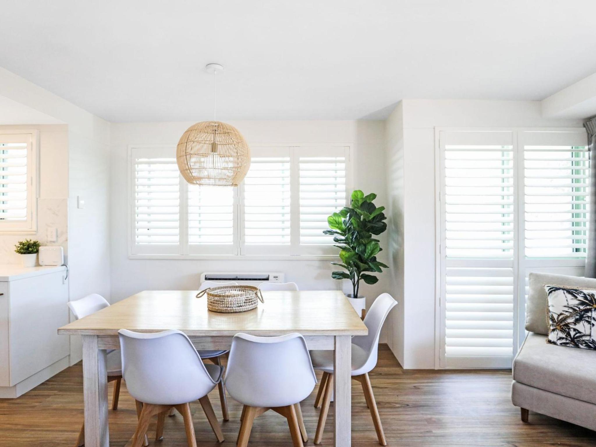 Karinya - 3 BR home steps from Clarkes Beach