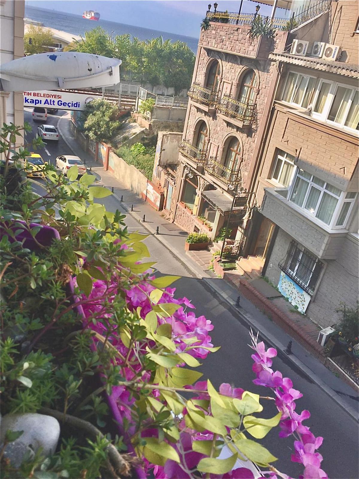 La Petite Maison Otel - Image 24