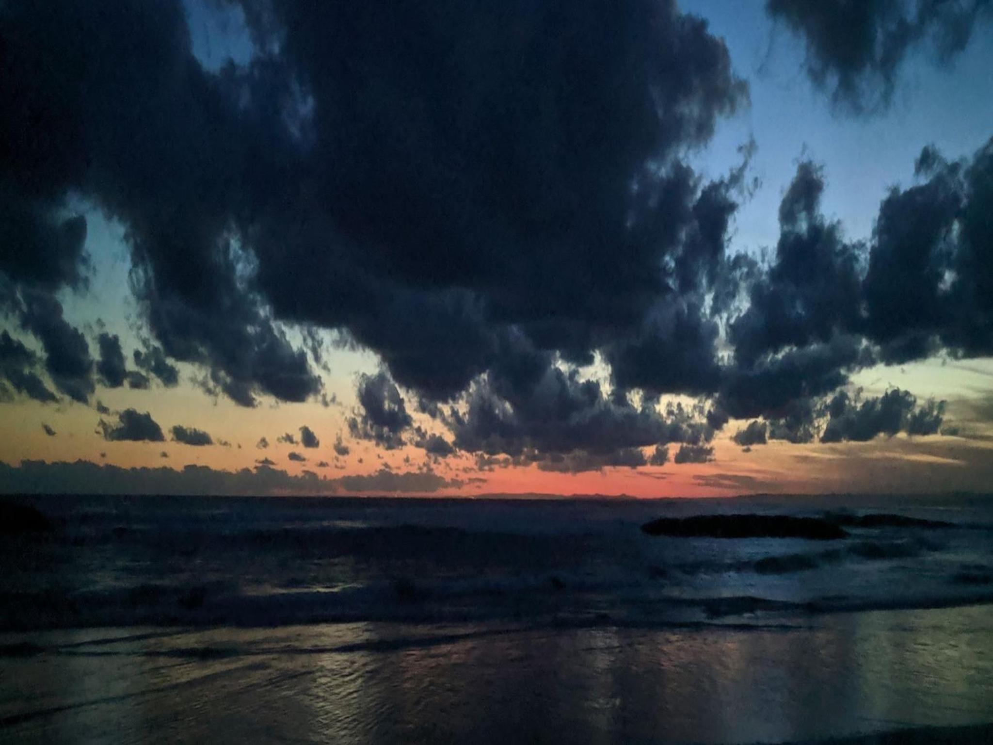 Sunset on Birubi pet friendly air con water views WI-FI and outdoor spa view 2