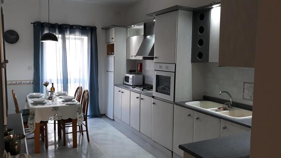 Ramzam - Spacious & Modern 3 bedroom apartment with roof terrace view 5