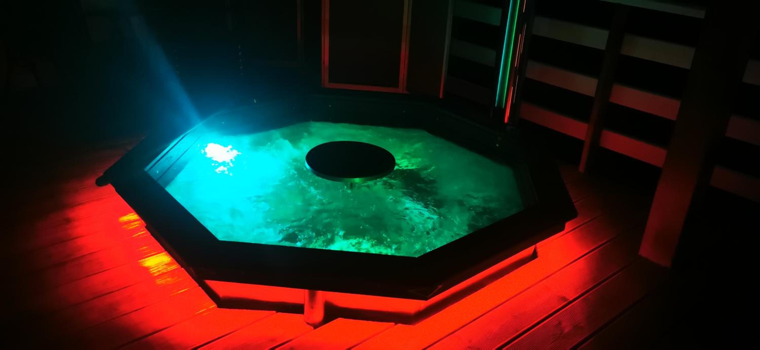 Sielanówek - Orzechowa Chatka z sauną wanną termalną jacuzzi view 2