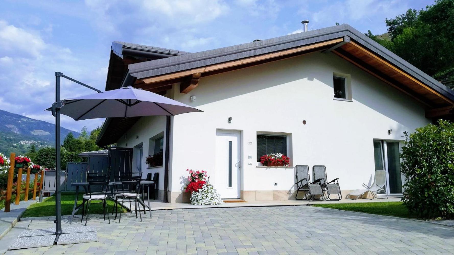 A&G Apartment Aosta - Elegante Casa 100 mq su due piani con Wi-Fi-giardino-parcheggio photo 2