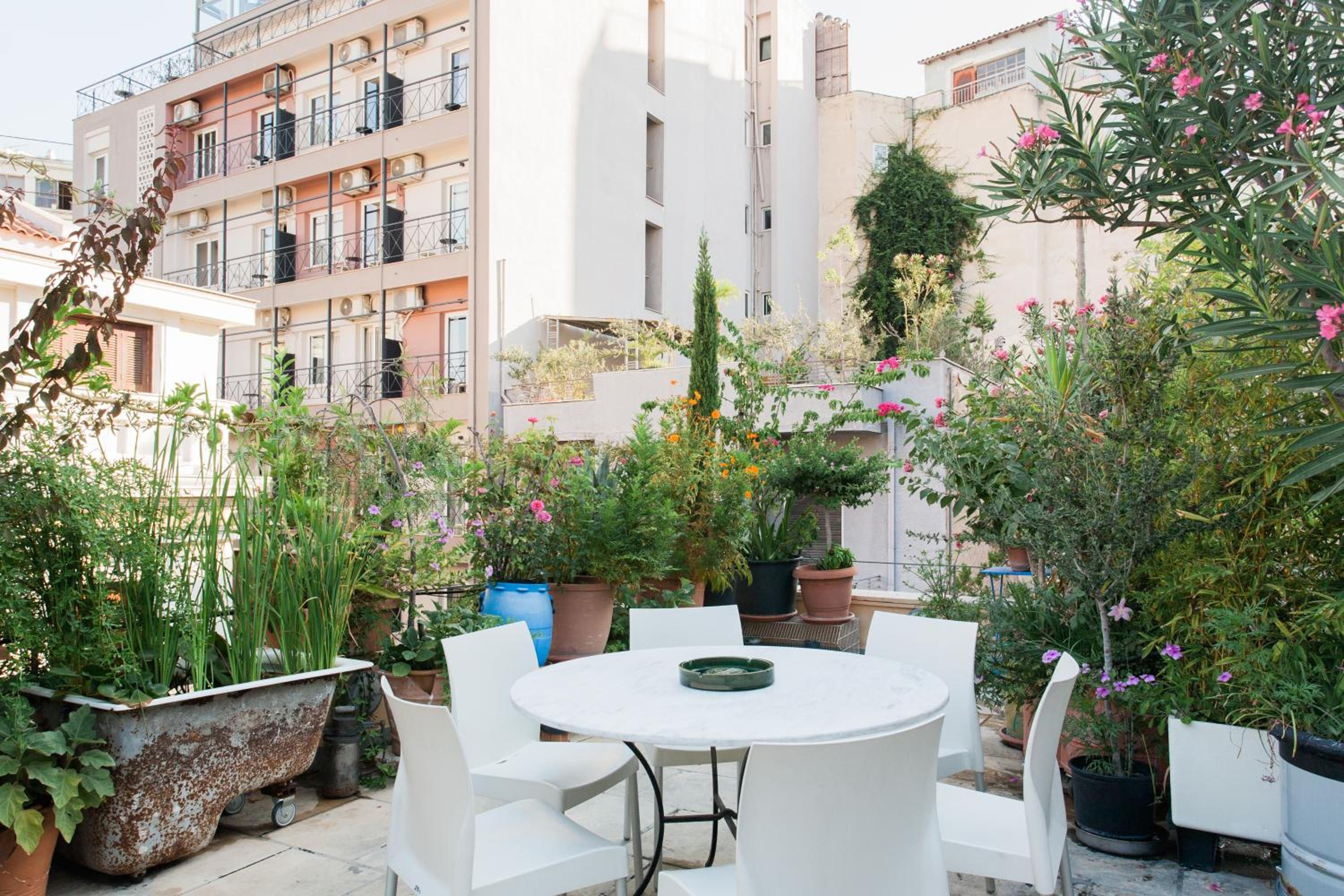 Stylish, Basement Studio with Roof Garden Access - EP9B