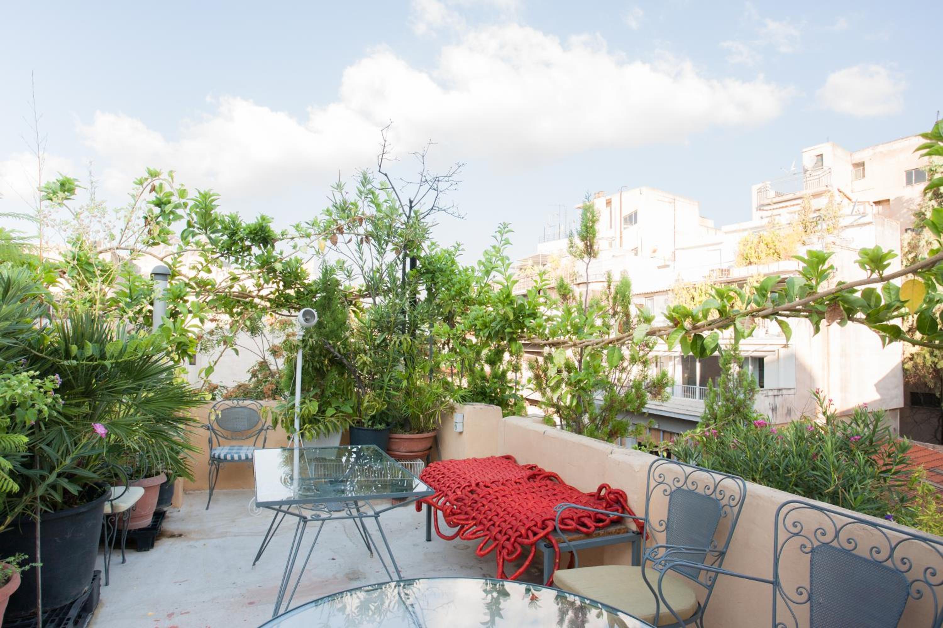Delightful 2 BEDR-2 BATH Apt with Access to Rooftop Garden - EP9U