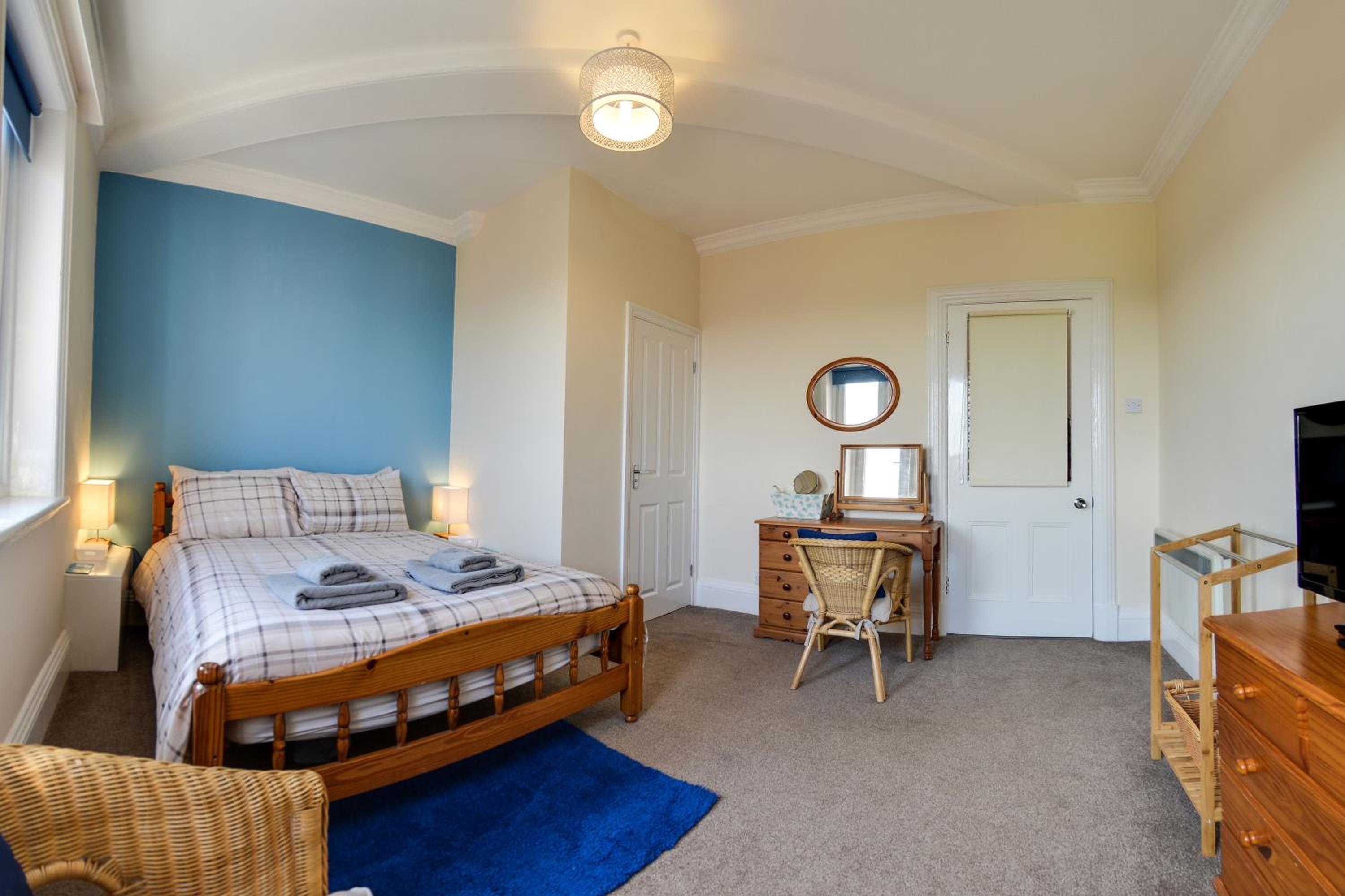 The Whitby Prospect, large apartment, fantastic views & parking view 5