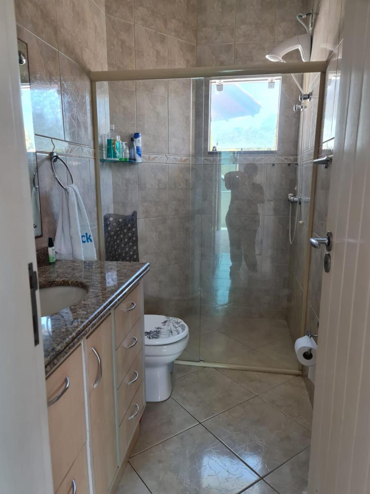 Casa Rosa com 7 quartos - Edícula completa a 150 metros da Praia