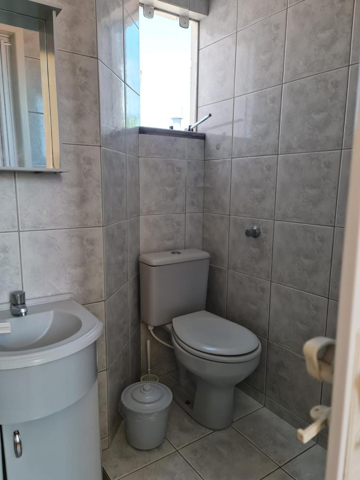 Casa Rosa com 7 quartos - Edícula completa a 150 metros da Praia