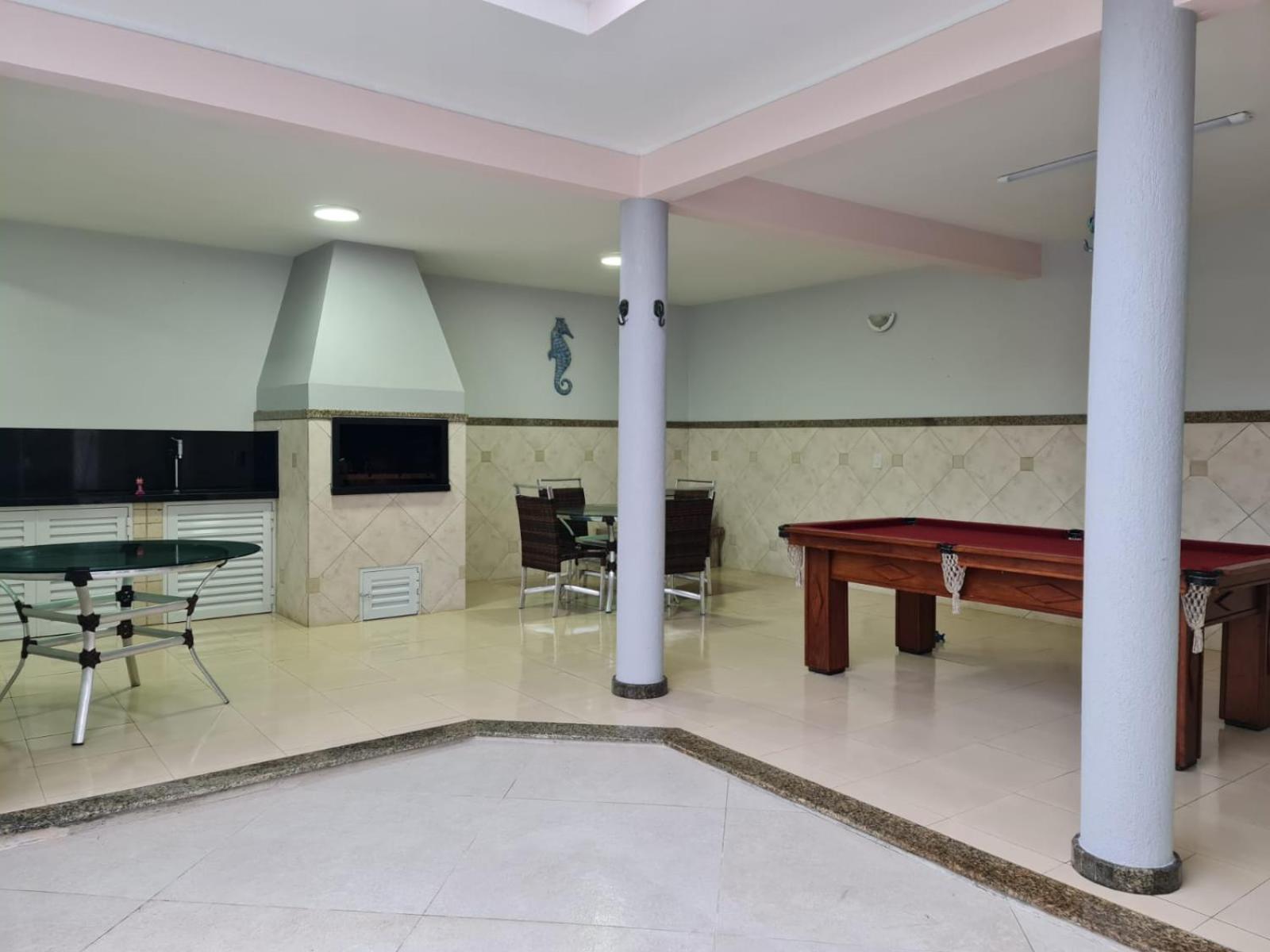 Casa Rosa com 7 quartos - Edícula completa a 150 metros da Praia