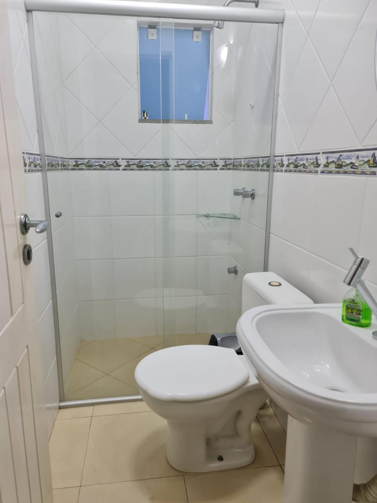 Casa Rosa com 7 quartos - Edícula completa a 150 metros da Praia
