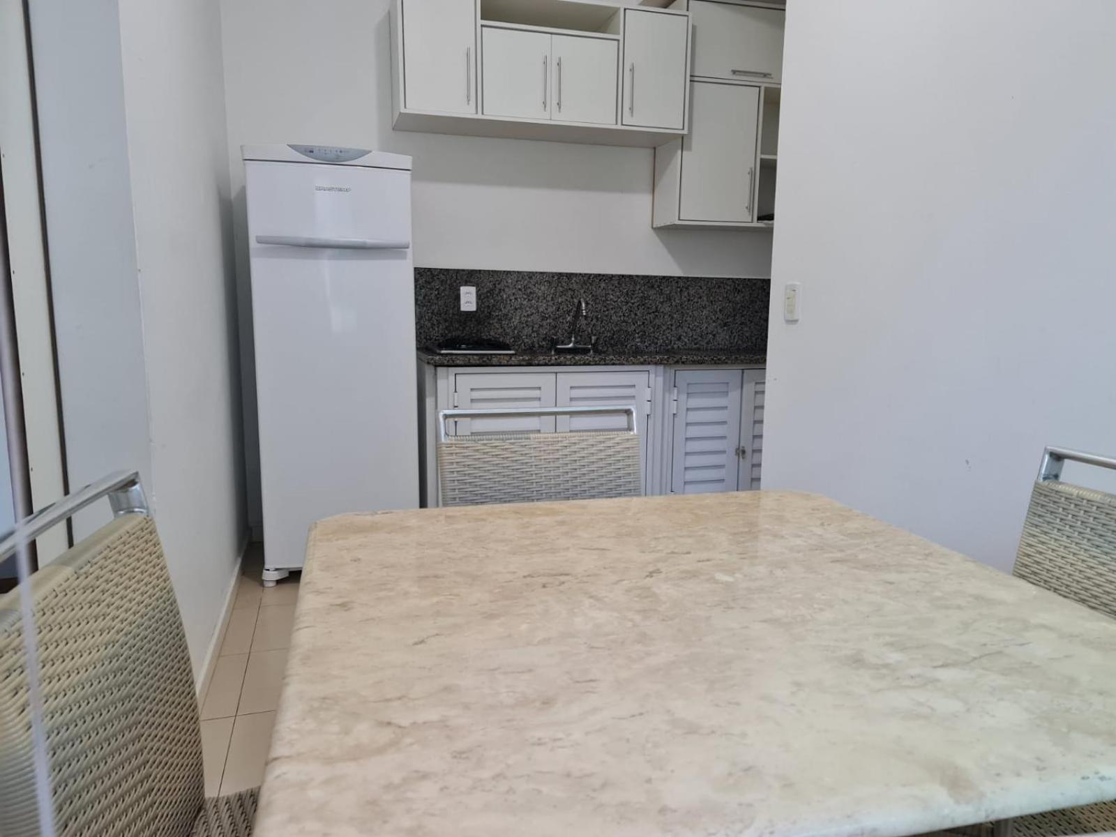 Casa Rosa com 7 quartos - Edícula completa a 150 metros da Praia