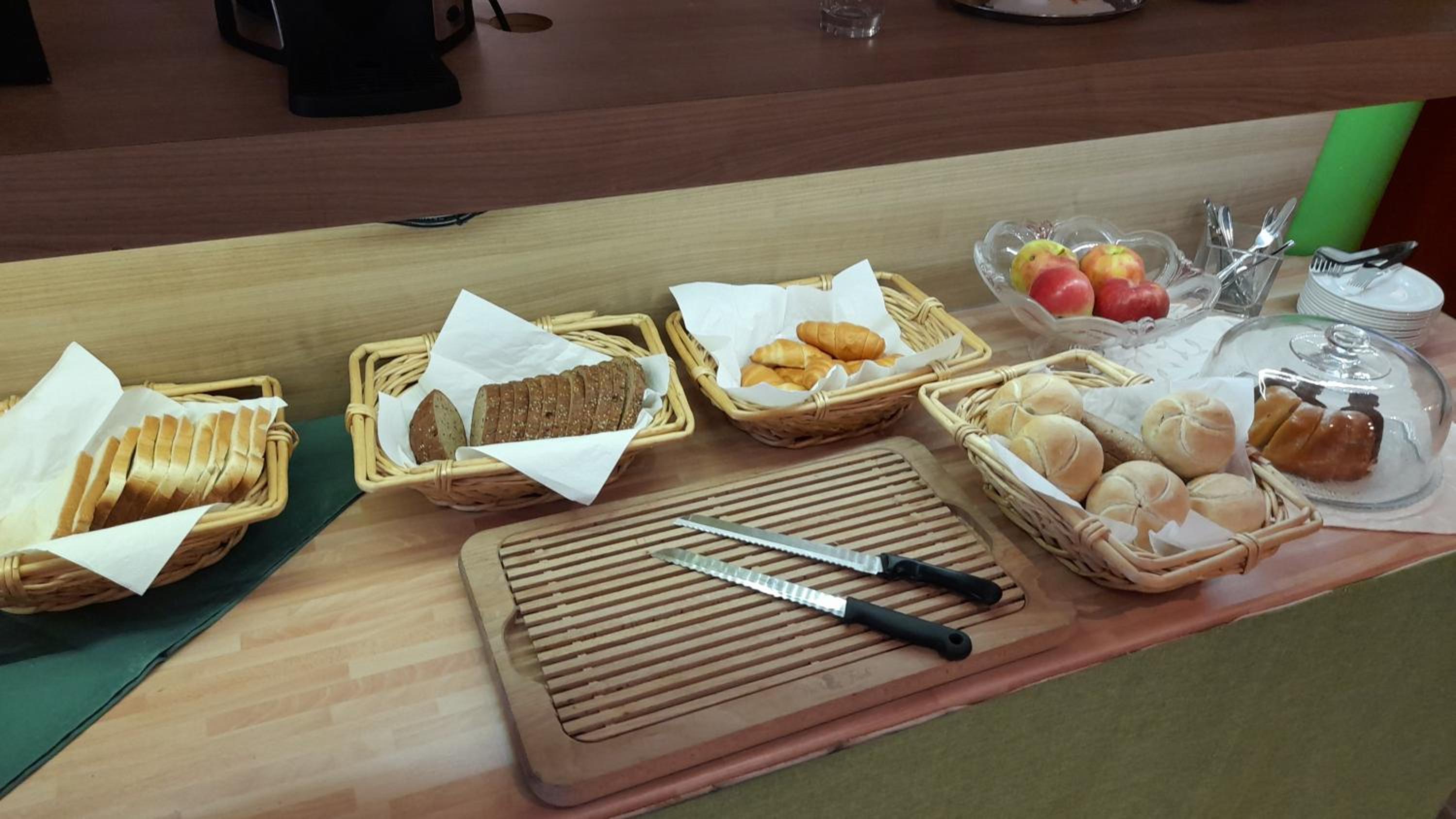 Jasmin Pension Central Location Shared Kitchen Pet Friendly