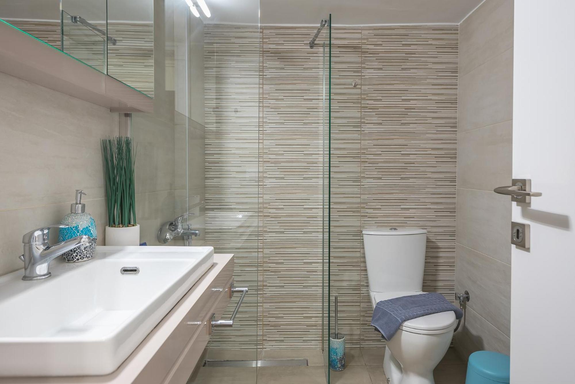 Boutique Suite by CloudKeys en Athens — bathroom