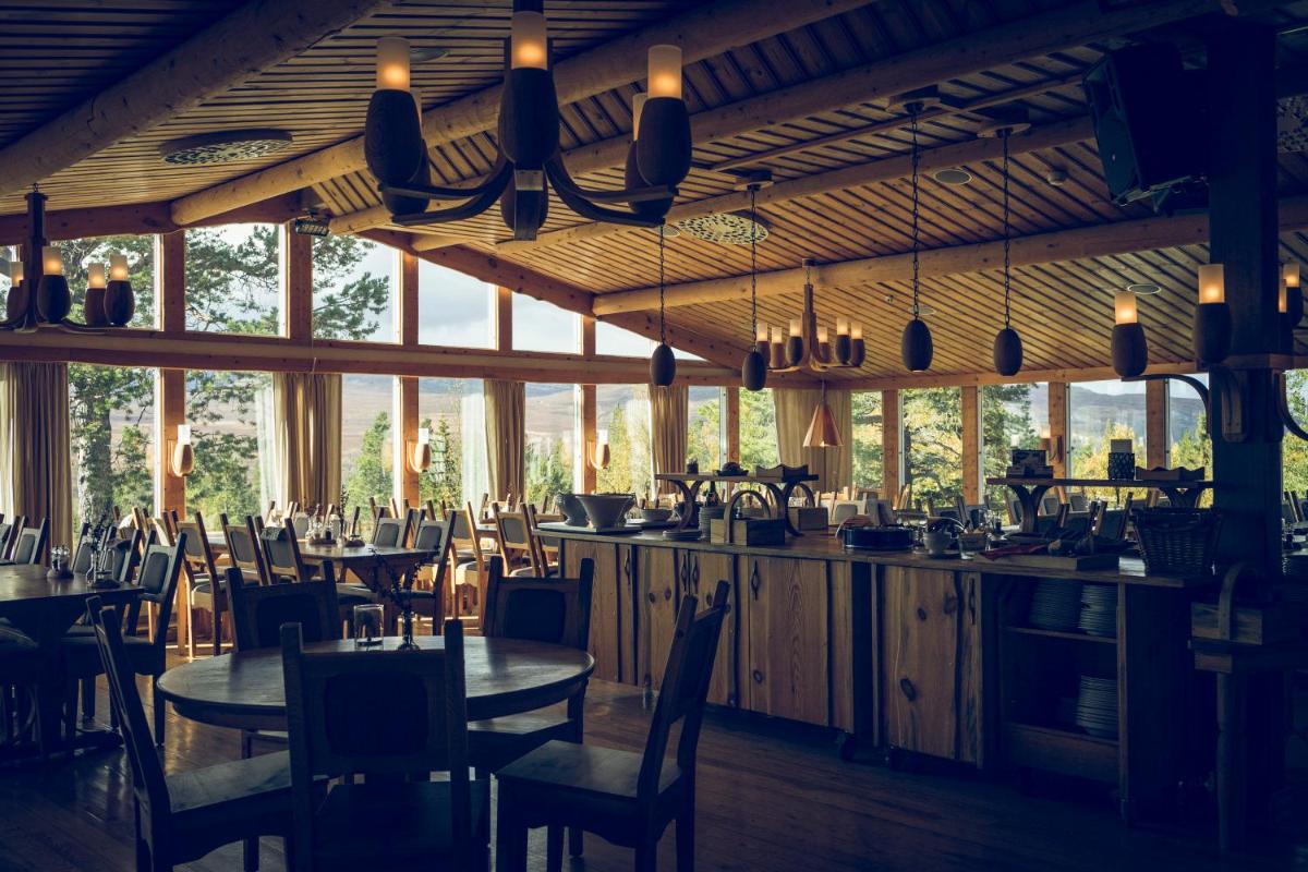restaurant