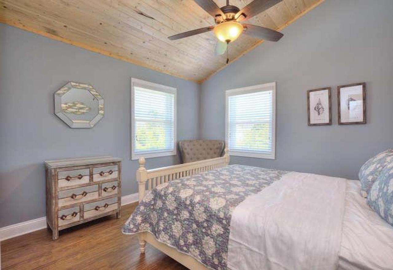 Beach Bungalow, photo 2