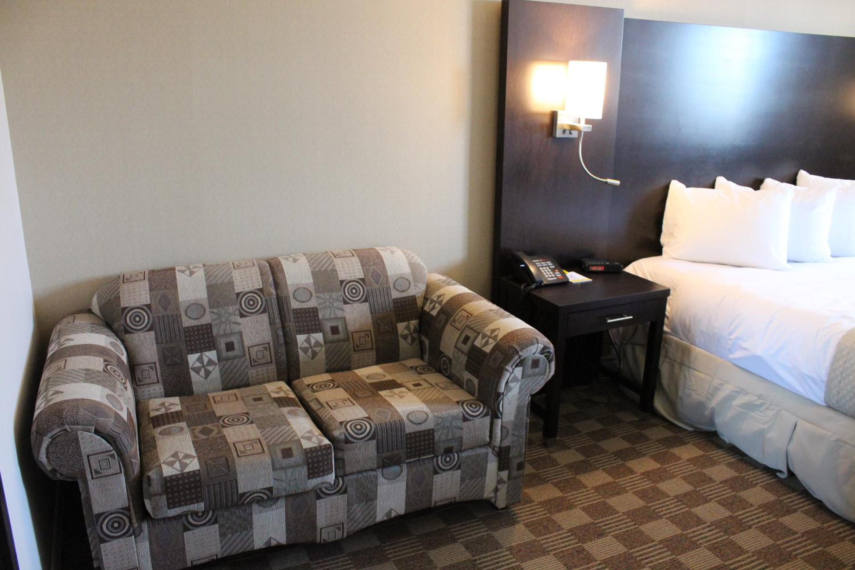 North Bay Vacations - Days Inn Suites by Wyndham North Bay Downtown - Property Image 1