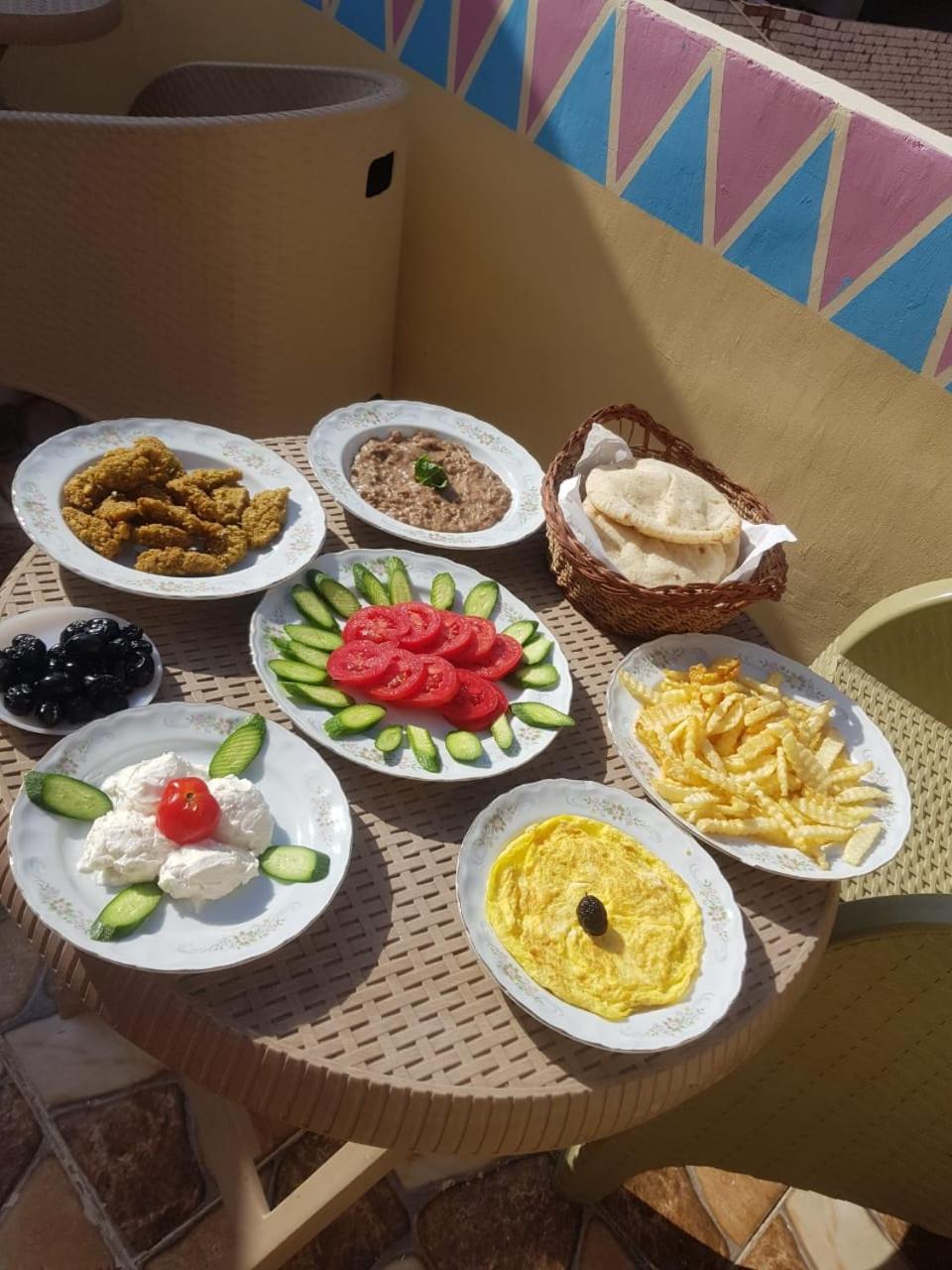 Jana Pyramids view inn