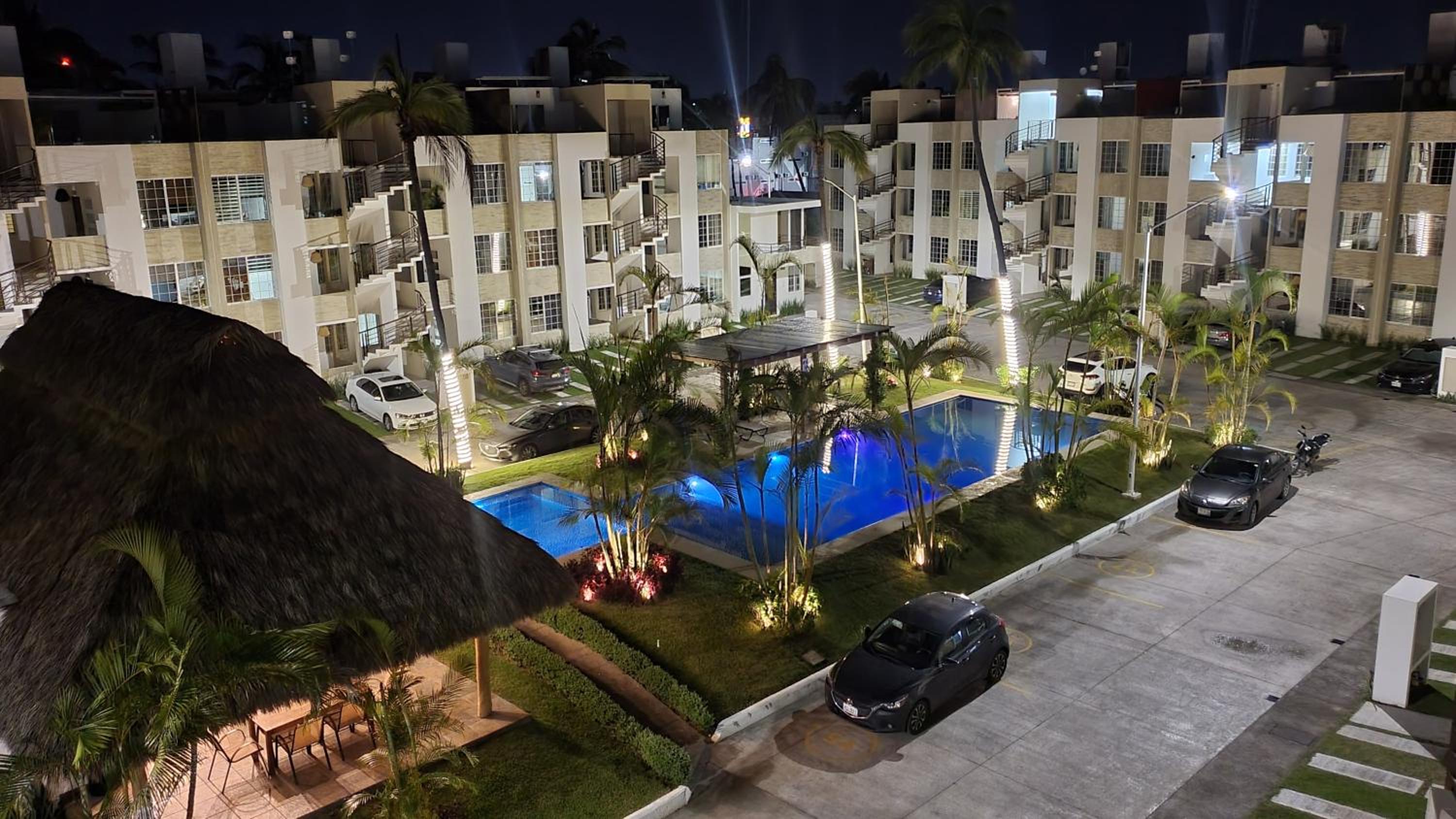 Hermoso departamento amueblado con alberca view 3