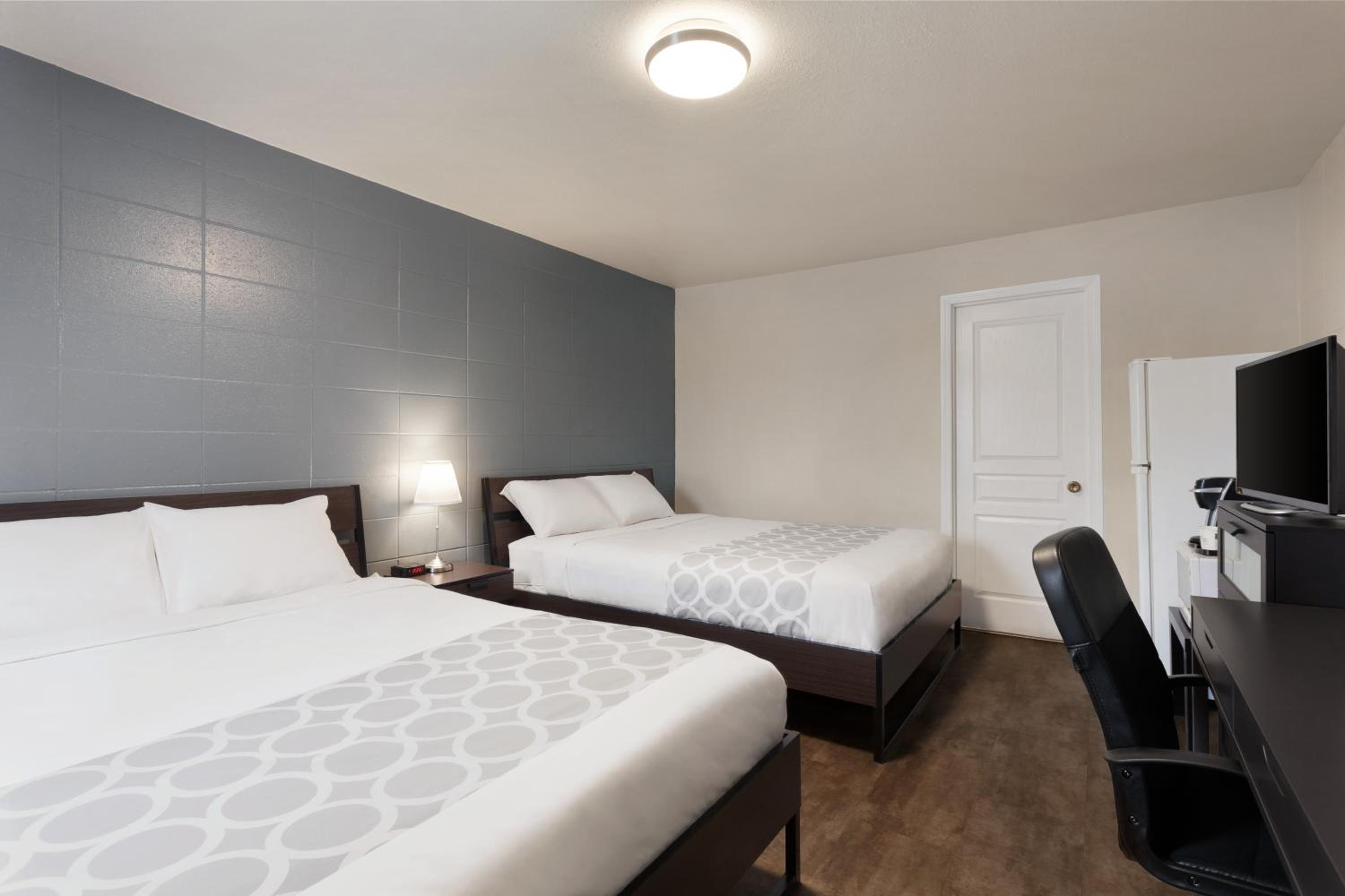 Grande Prairie Vacations - Howard Johnson by Wyndham Grande Prairie - Property Image 10