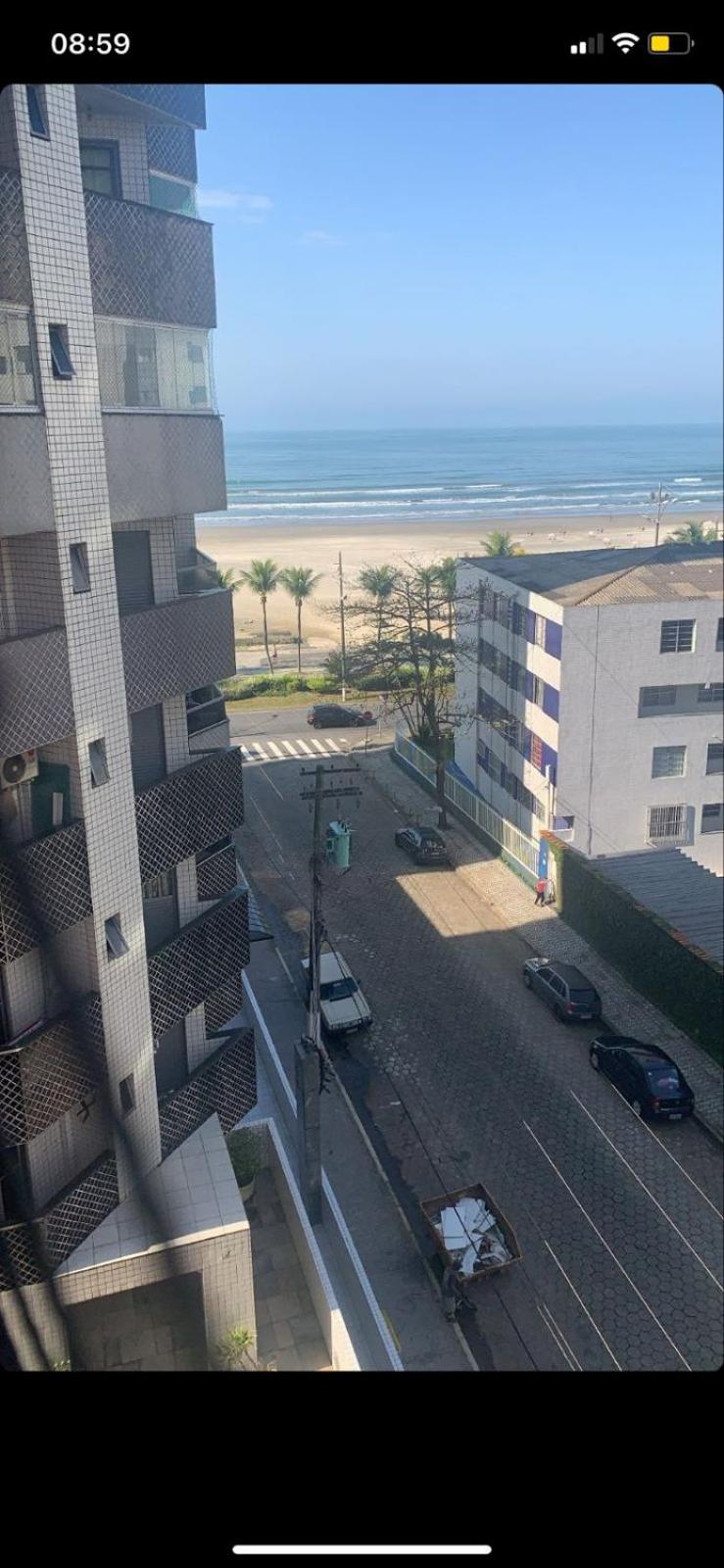 Apto com Varanda e Churrasqueira - 30 m da Praia