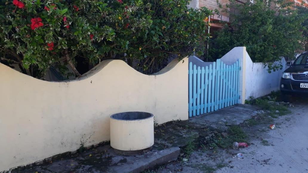 Aluga-se casa perto da orla para temporada.