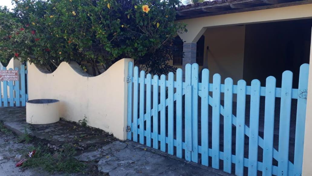 Aluga-se casa perto da orla para temporada.