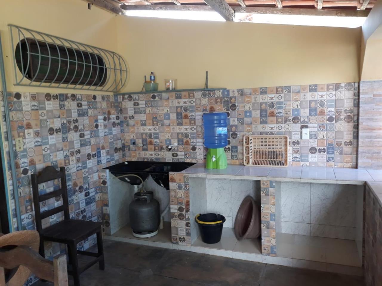 Aluga-se casa perto da orla para temporada.
