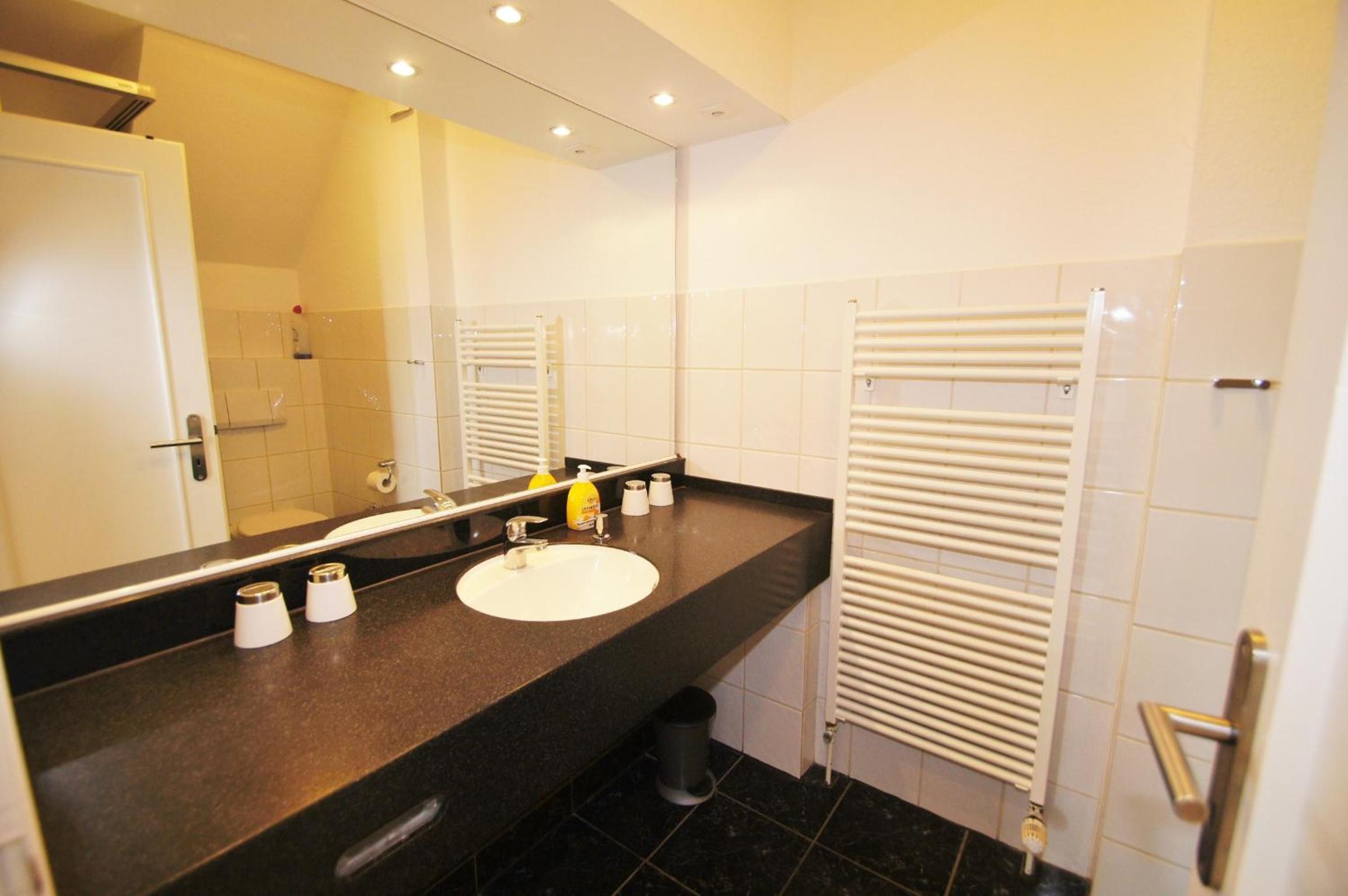 Narzisse en Dahme — bathroom