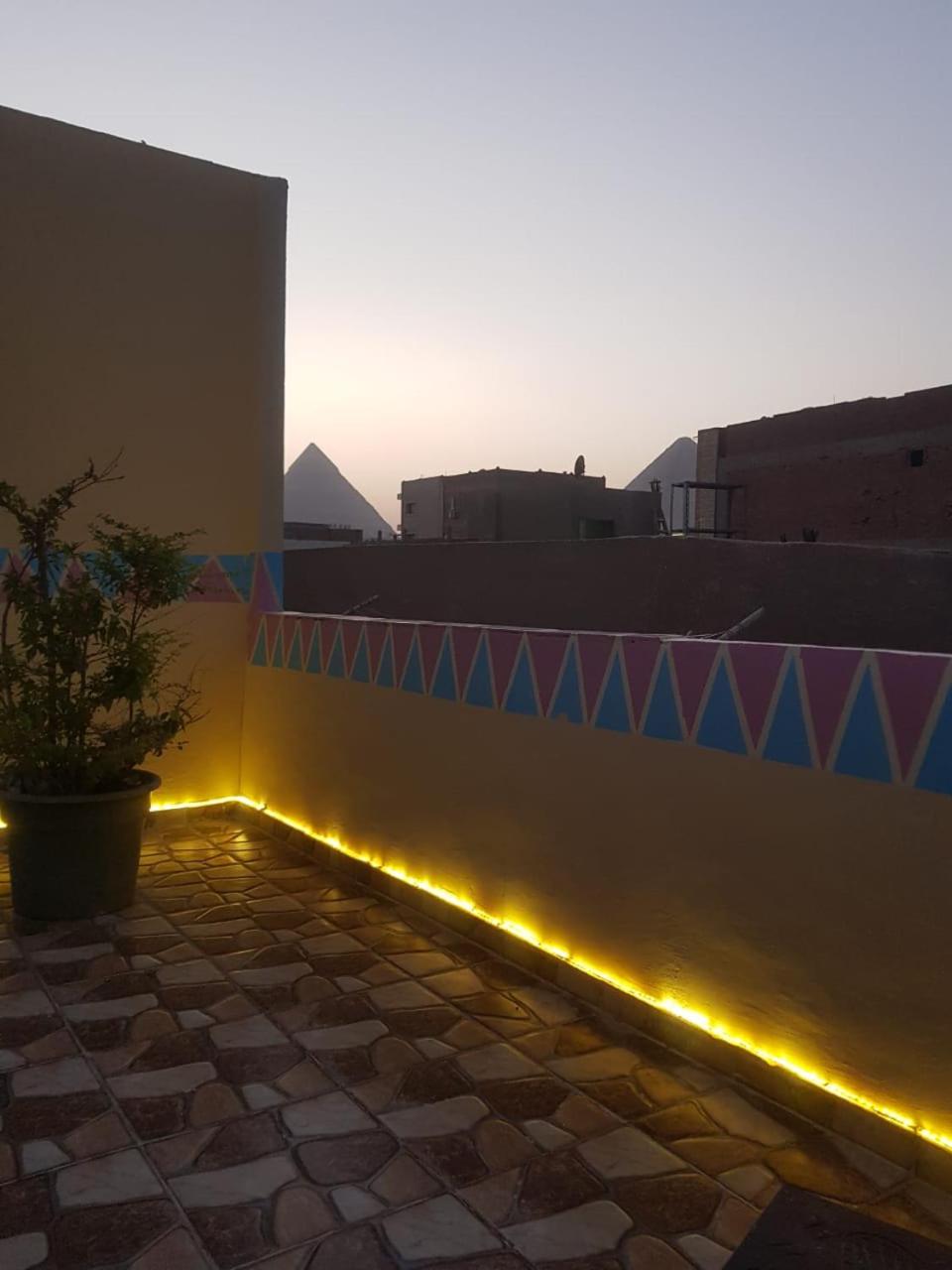Jana Pyramids view inn