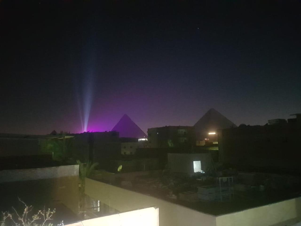 Jana Pyramids view inn