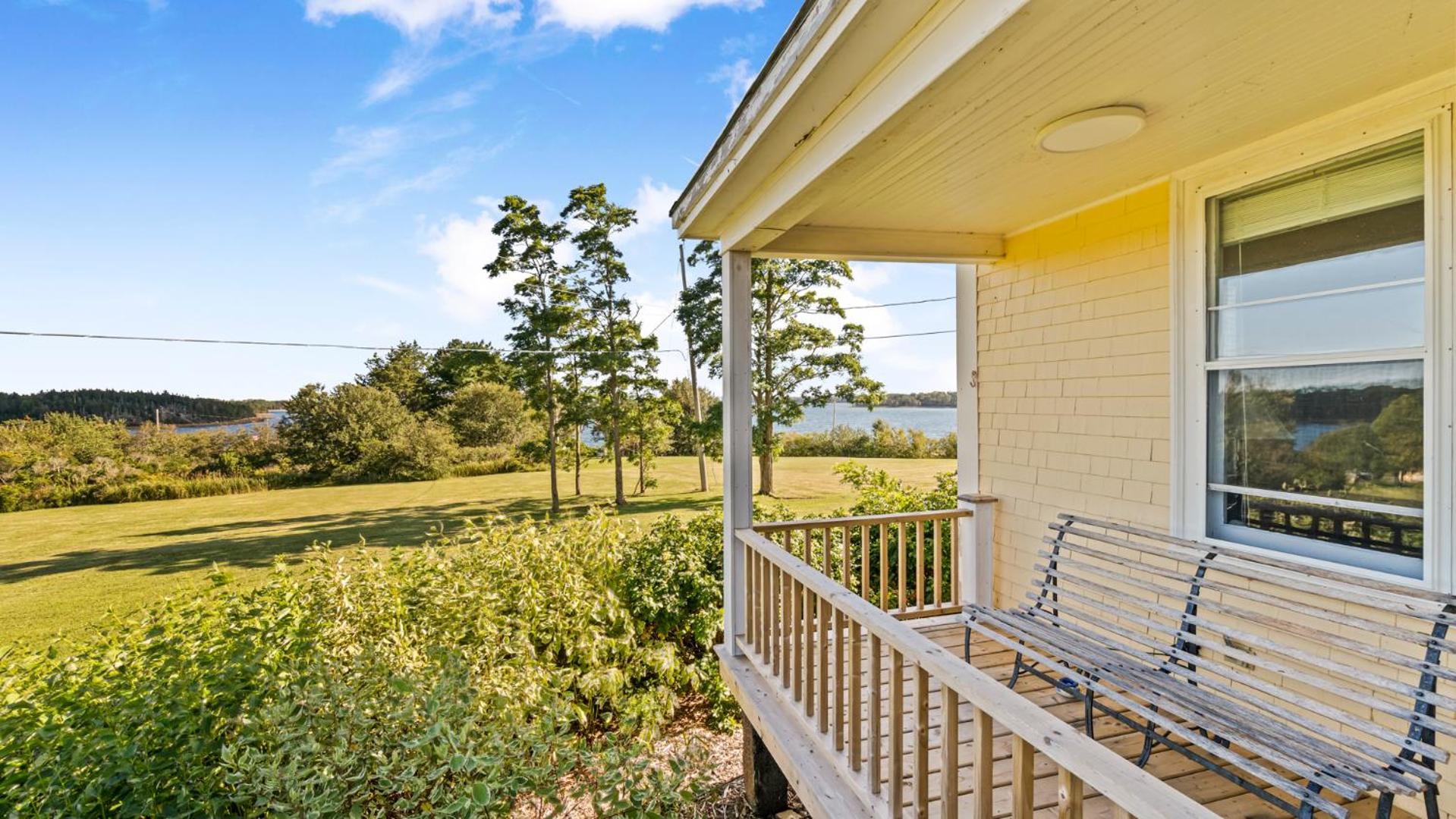 Bayview Pines Country Inn B&B
