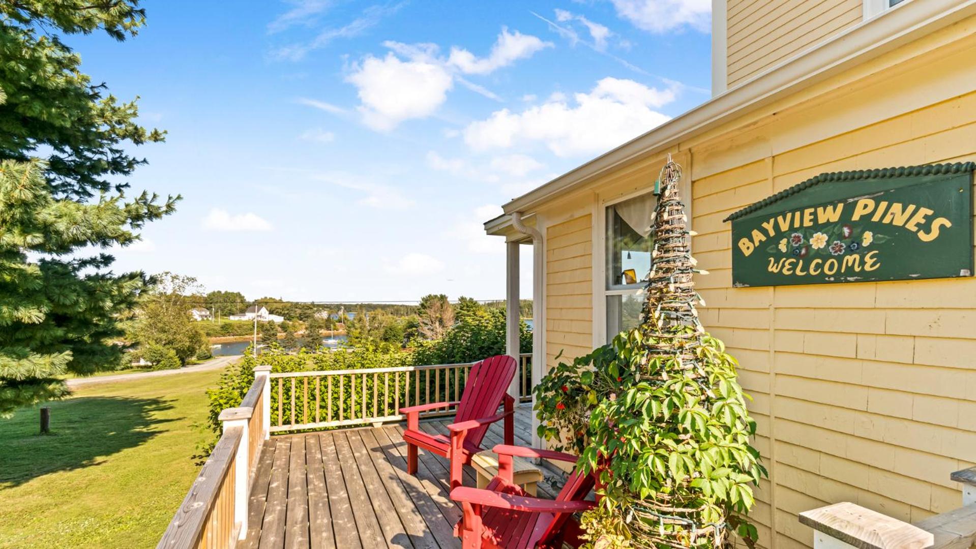 Bayview Pines Country Inn B&B