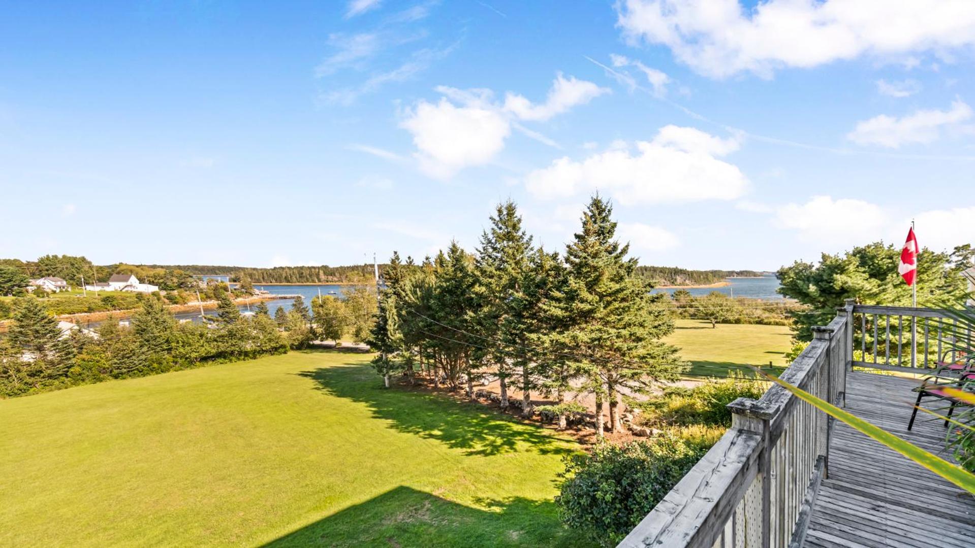 Bayview Pines Country Inn B&B
