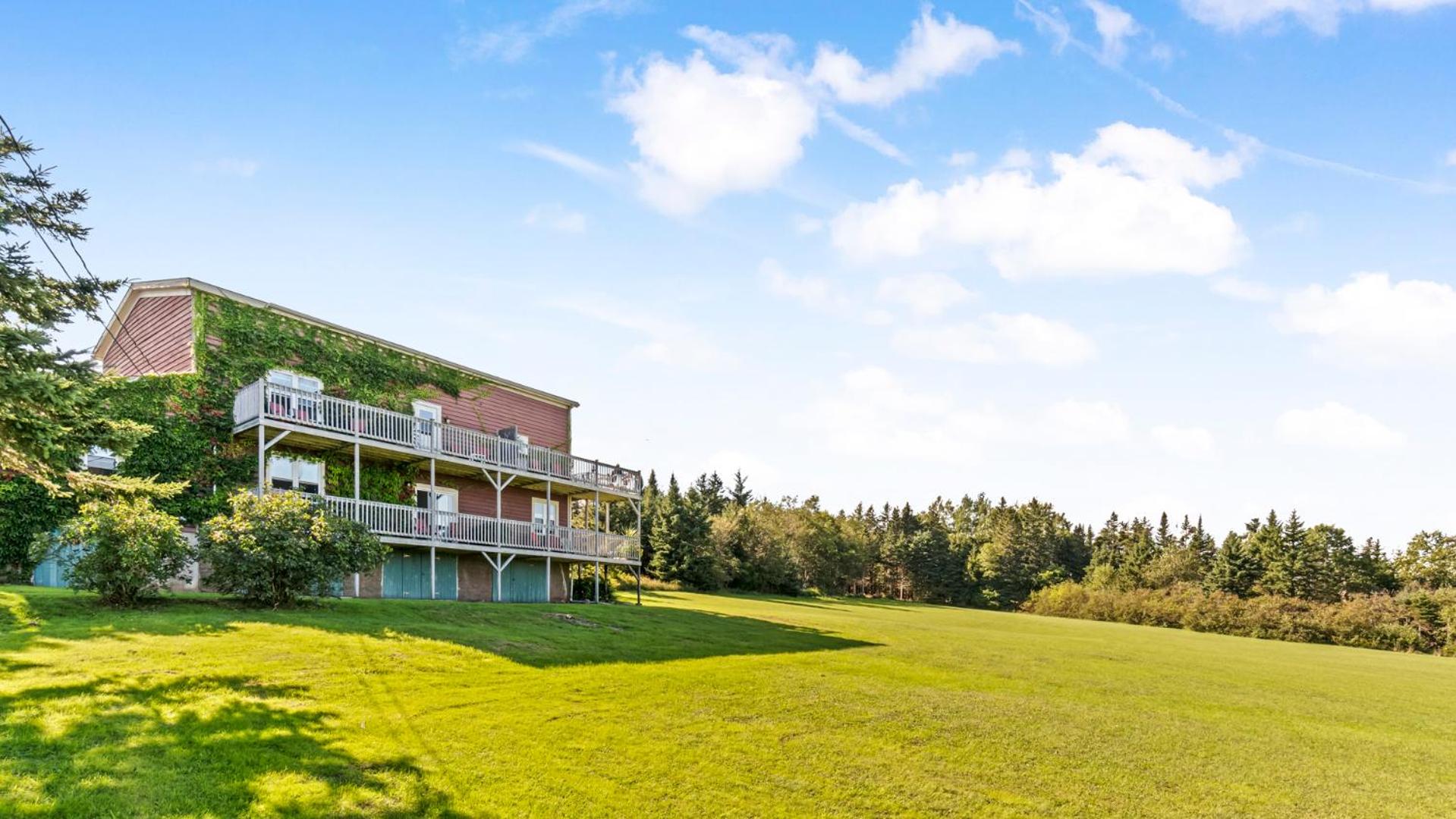 Bayview Pines Country Inn B&B