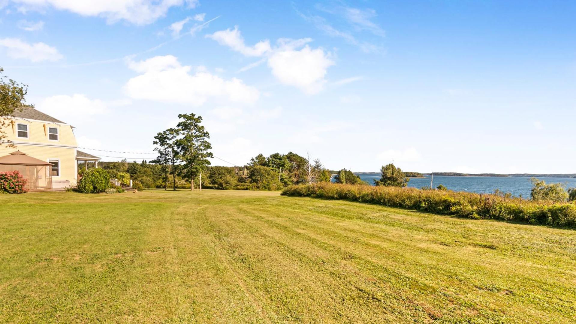 Bayview Pines Country Inn B&B