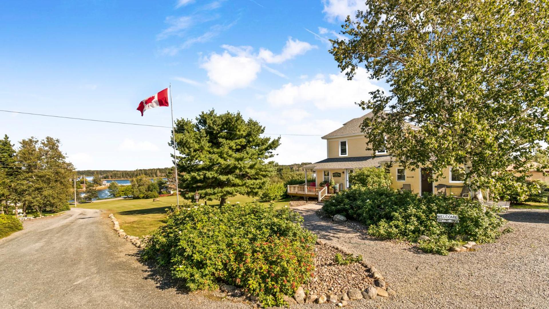 Bayview Pines Country Inn B&B