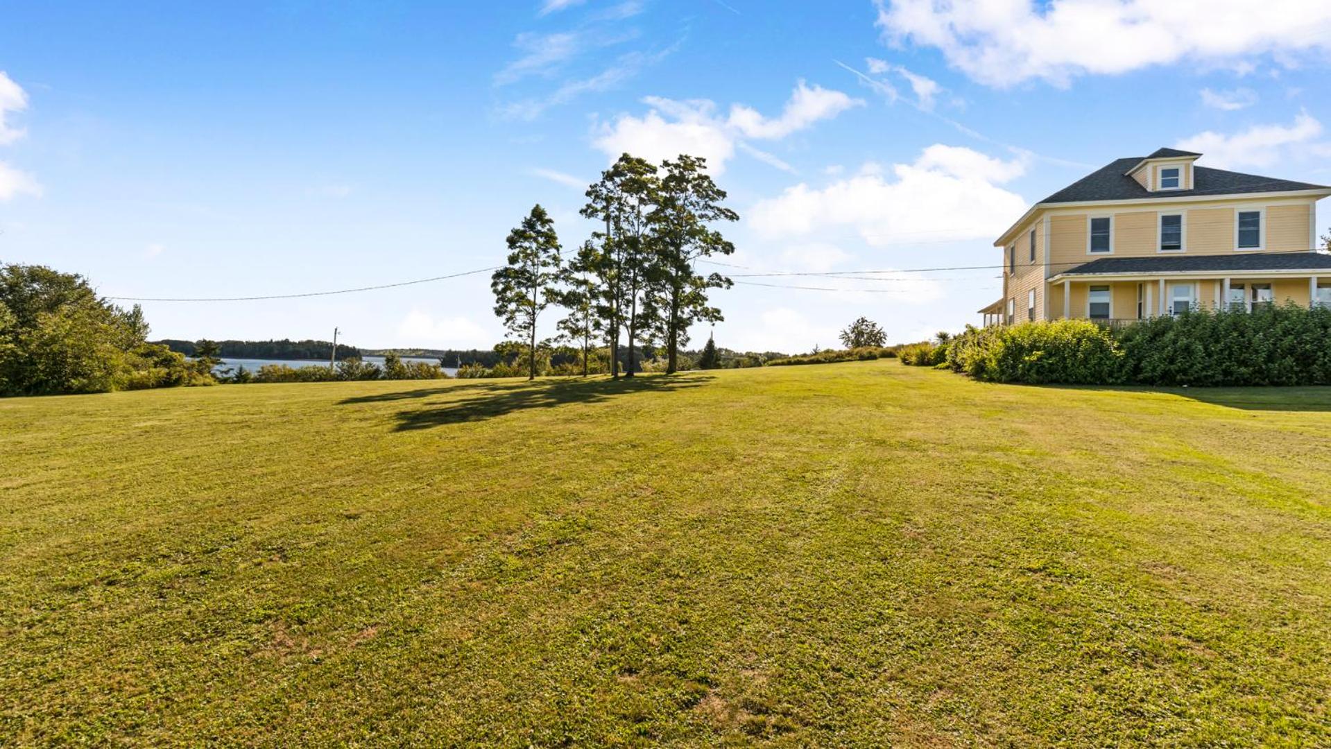 Bayview Pines Country Inn B&B